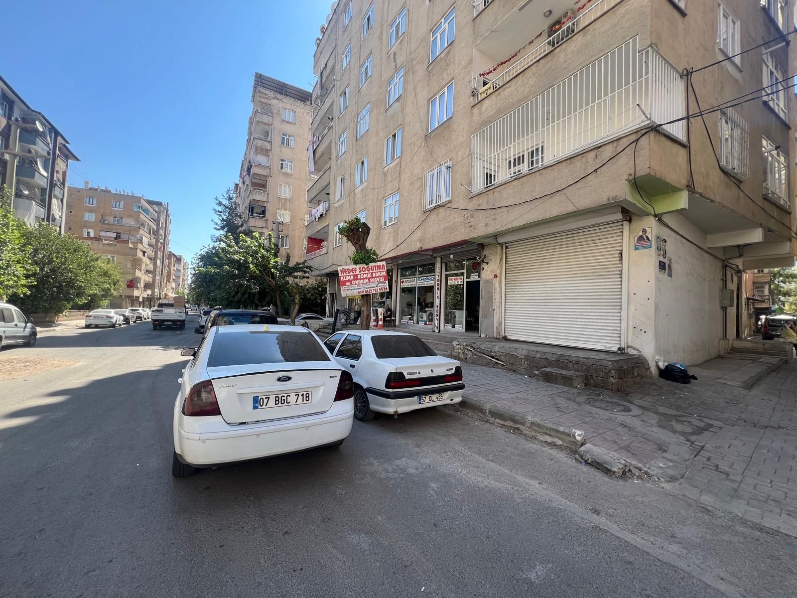 BAĞLAR SAĞLIK OCAĞI SALI PAZARINDA SATILIK DÜKKAN