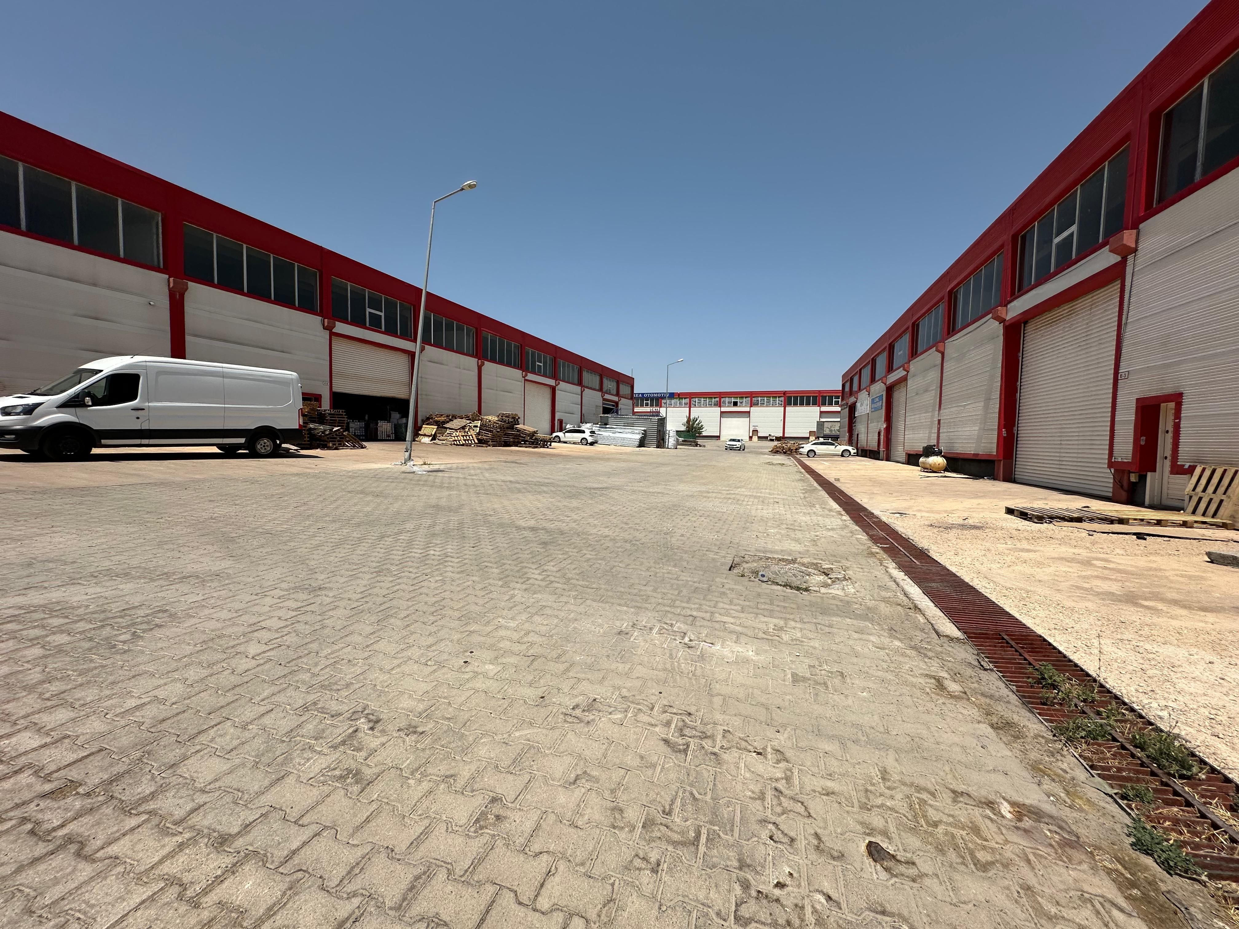 MEGA SANAYİDE 400M2 SATILIK FIRSAT DÜKKAN