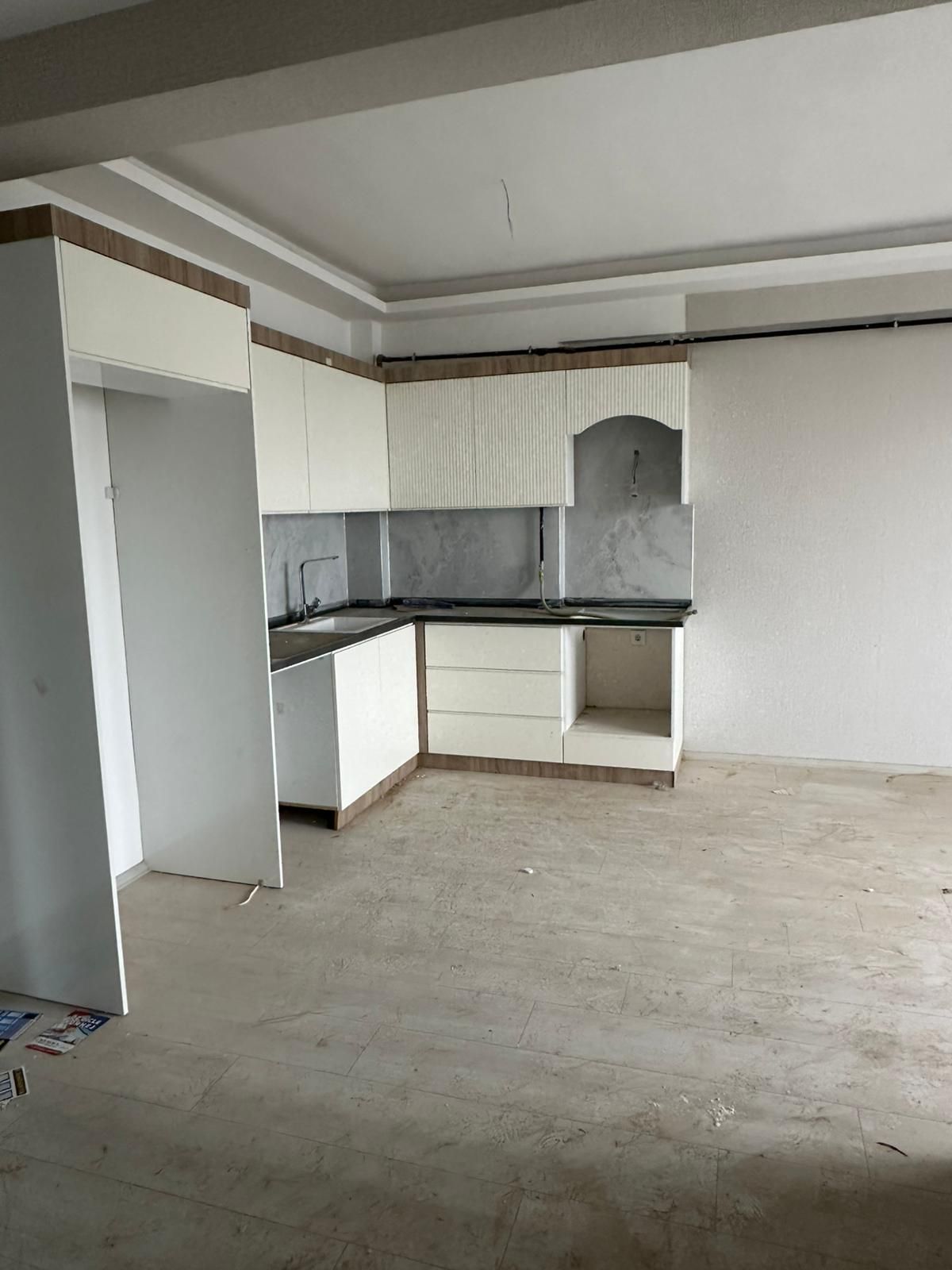 MASTFROŞ CADDESİ KAYALAR YAPI KALİTESİYLE 2+1 FIRSAT DAİRE