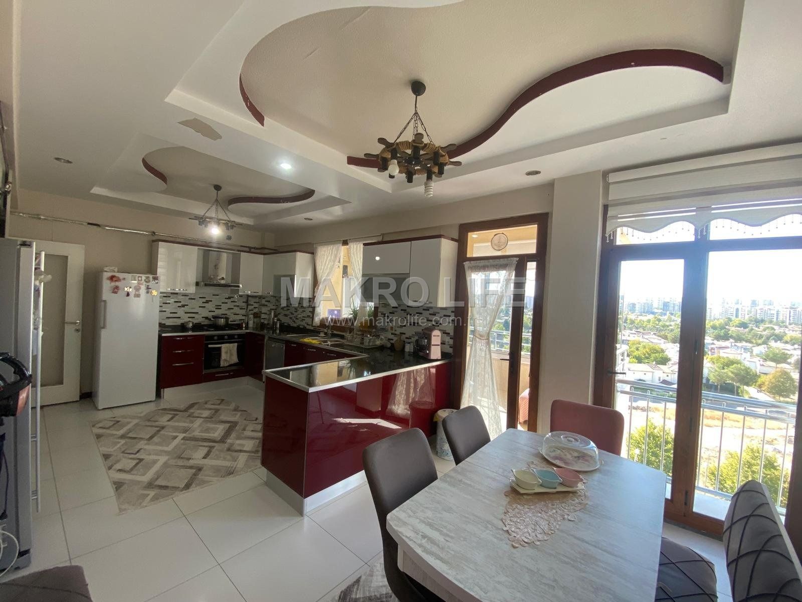 ARAM TİGRAN CADDESİNDE ACİL SATILIK 4+1 DAİRE