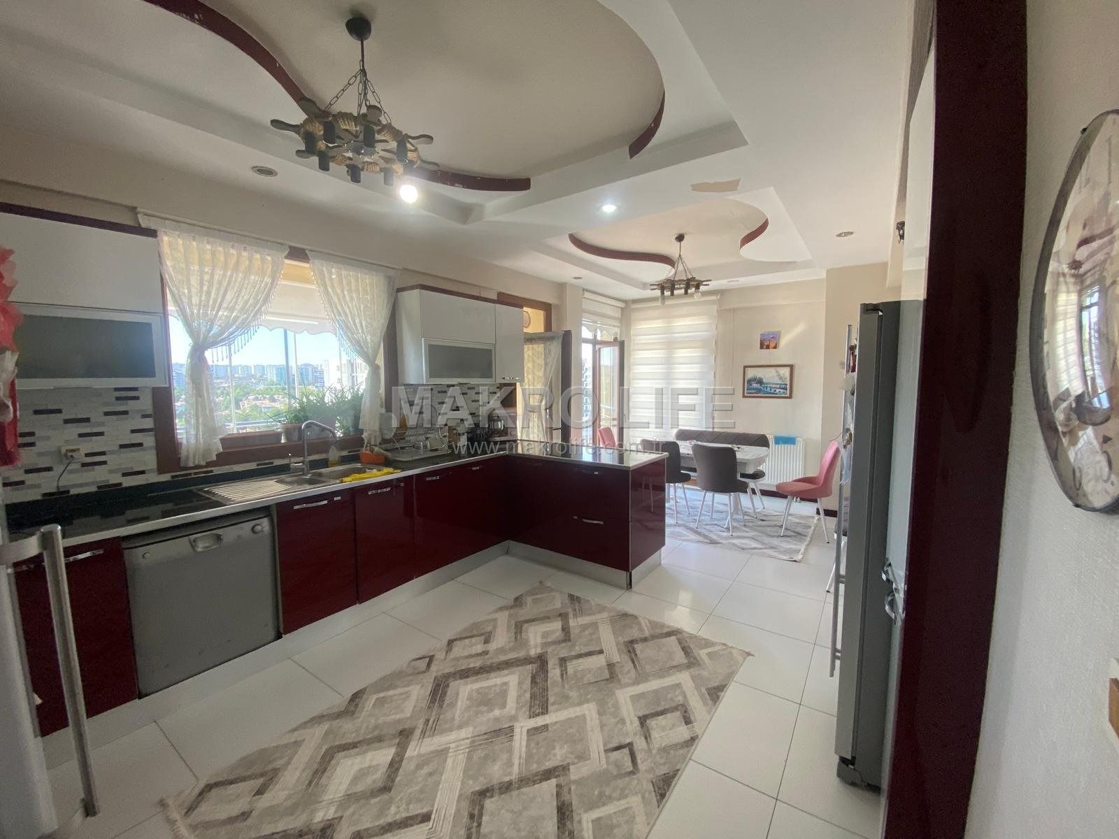 ARAM TİGRAN CADDESİNDE ACİL SATILIK 4+1 DAİRE