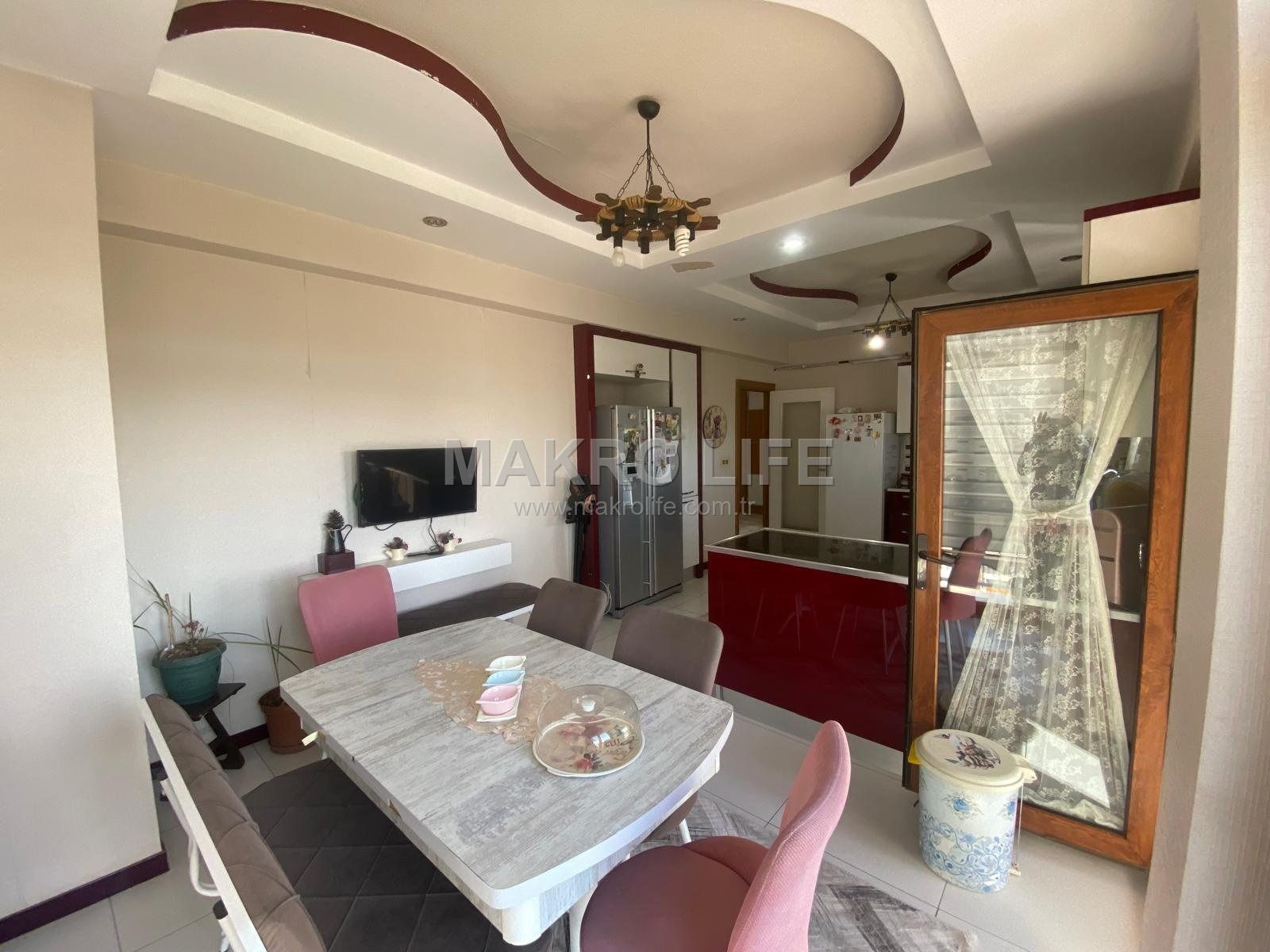 ARAM TİGRAN CADDESİNDE ACİL SATILIK 4+1 DAİRE