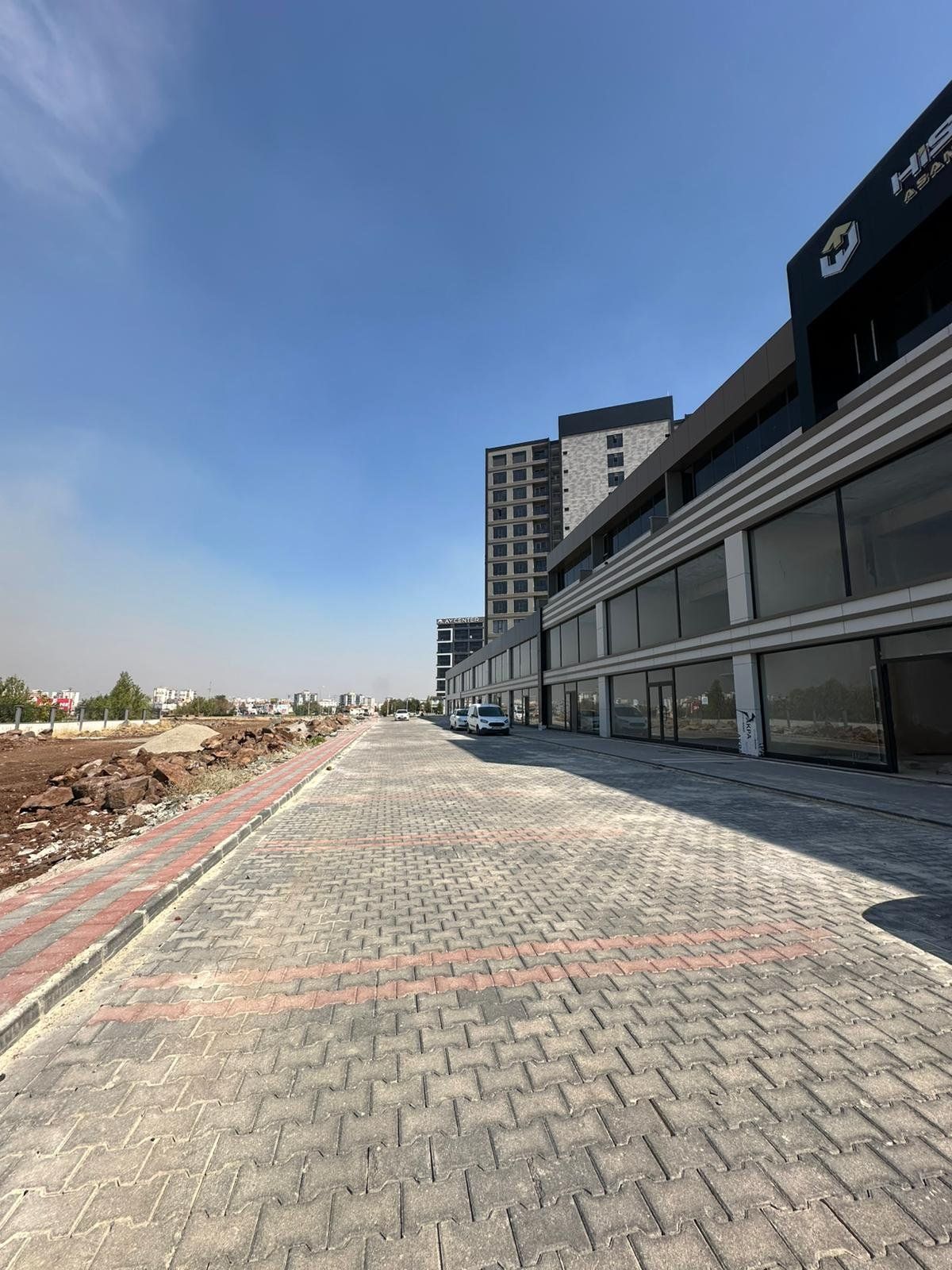 ARAŞTIRMA HASTANESİ YANINDA AY YAPI CORNER ALTINDA SATILIK YATIRIMLIK DÜKKAN!