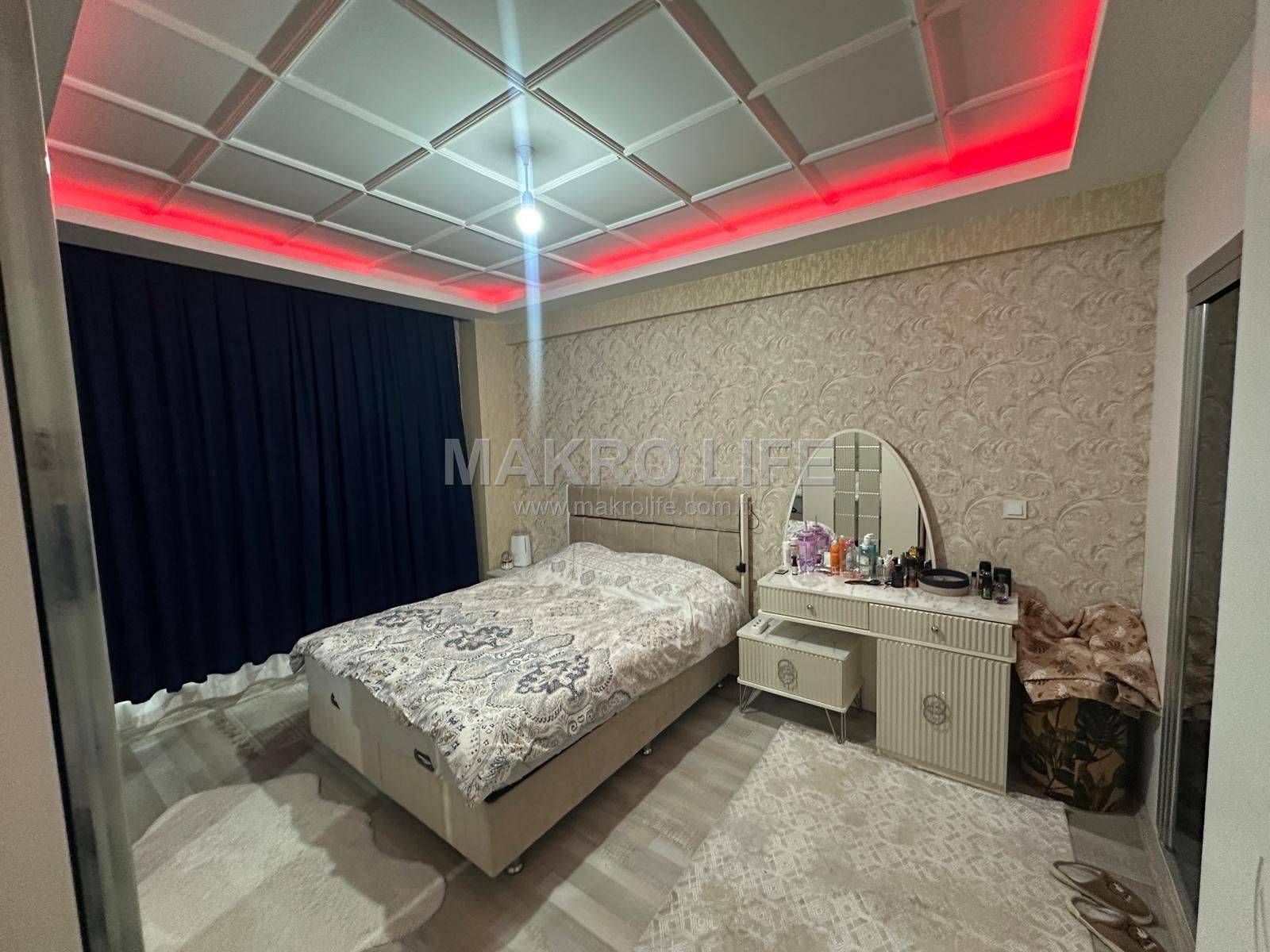 BAĞCILARIN EN GÖZDE NOKTASINDA ANA CADDE ÜZERİ FIRSAT DAİRE!