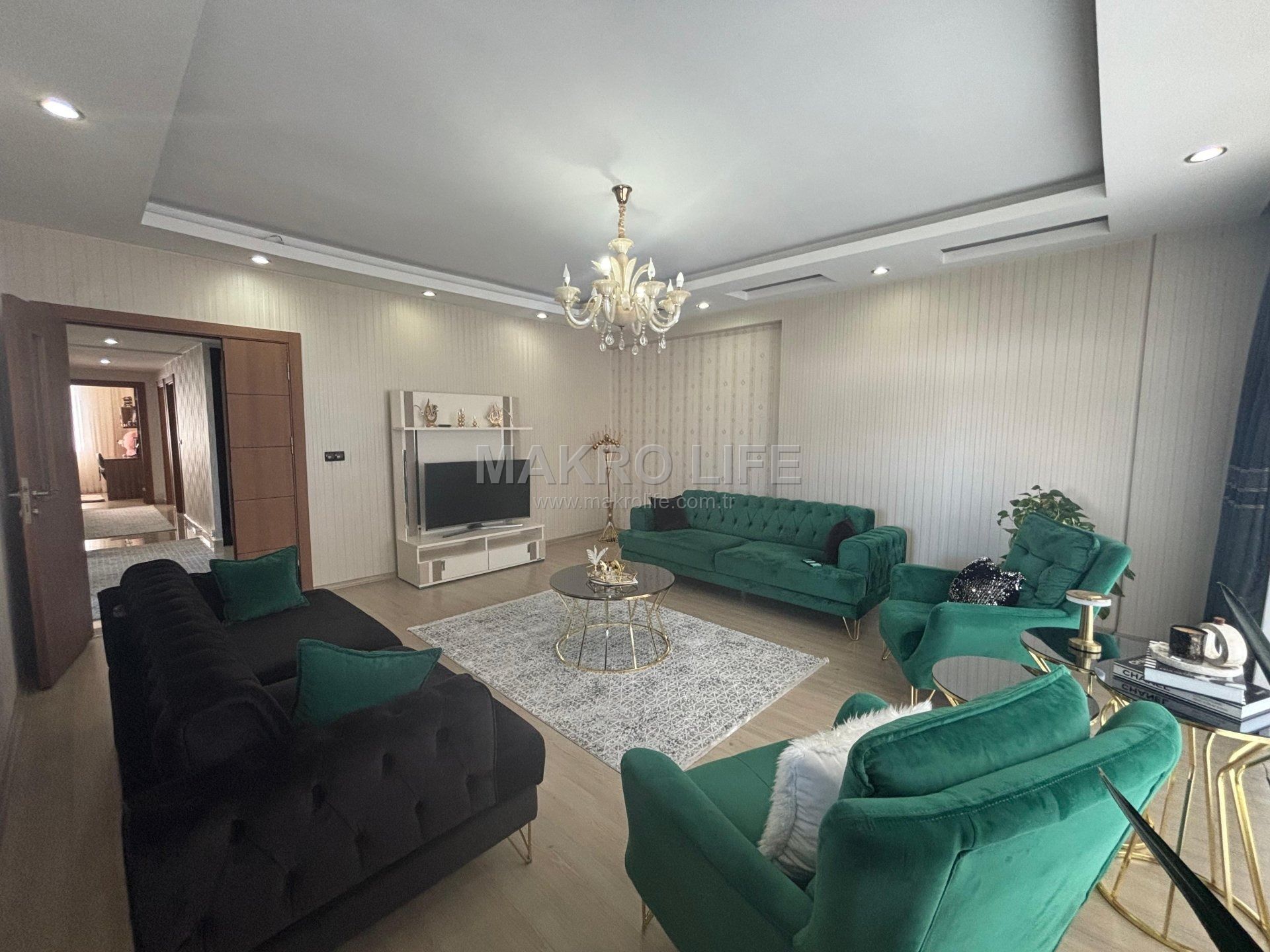 BAĞCILARDA SIFIR AYARINDA 4+1 SATILIK DAİRE