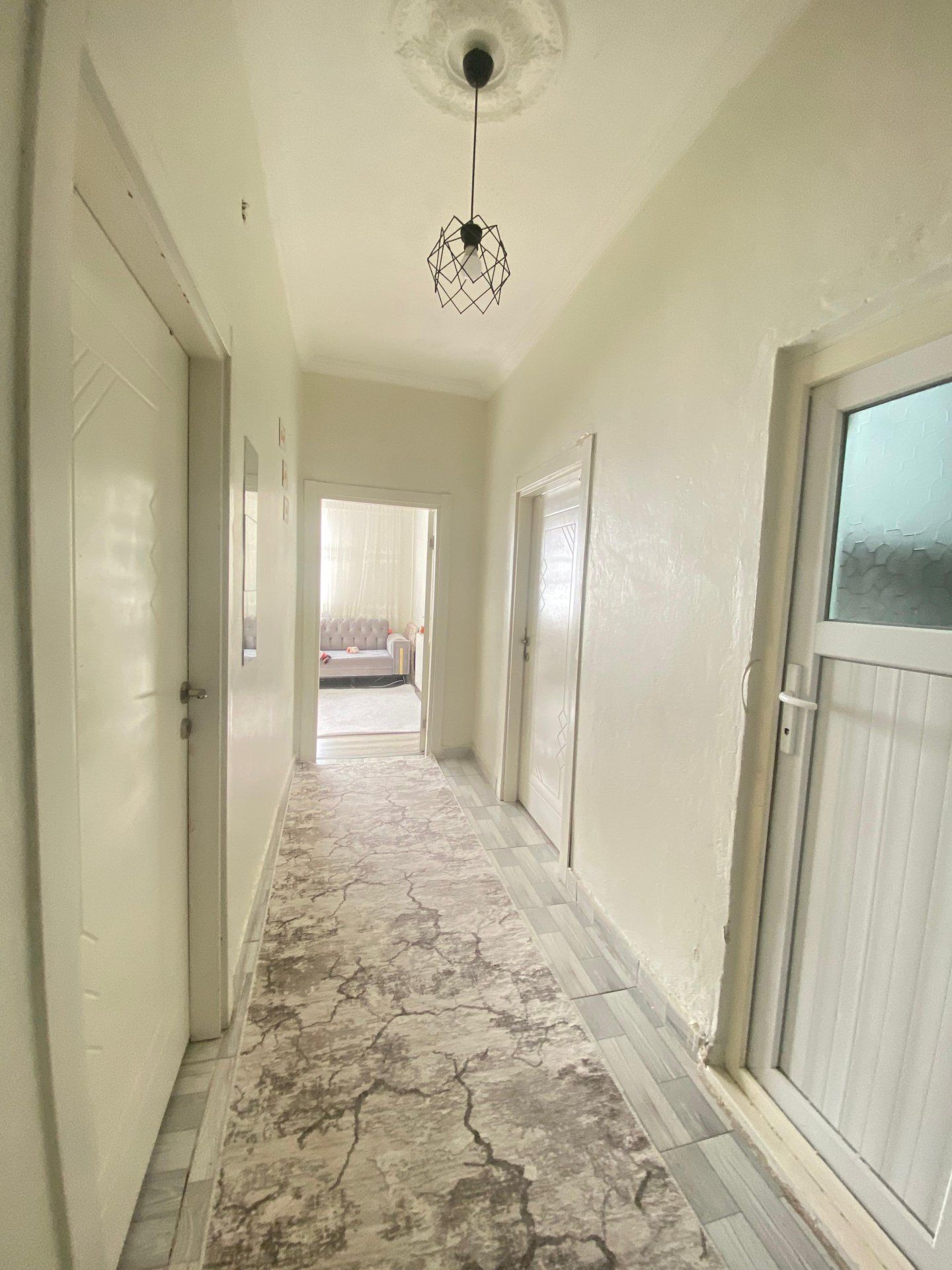 KOŞUYOLU PARKI KARŞISI CADDE ÜZERİ 2+1 BAKIMLI DAİRE