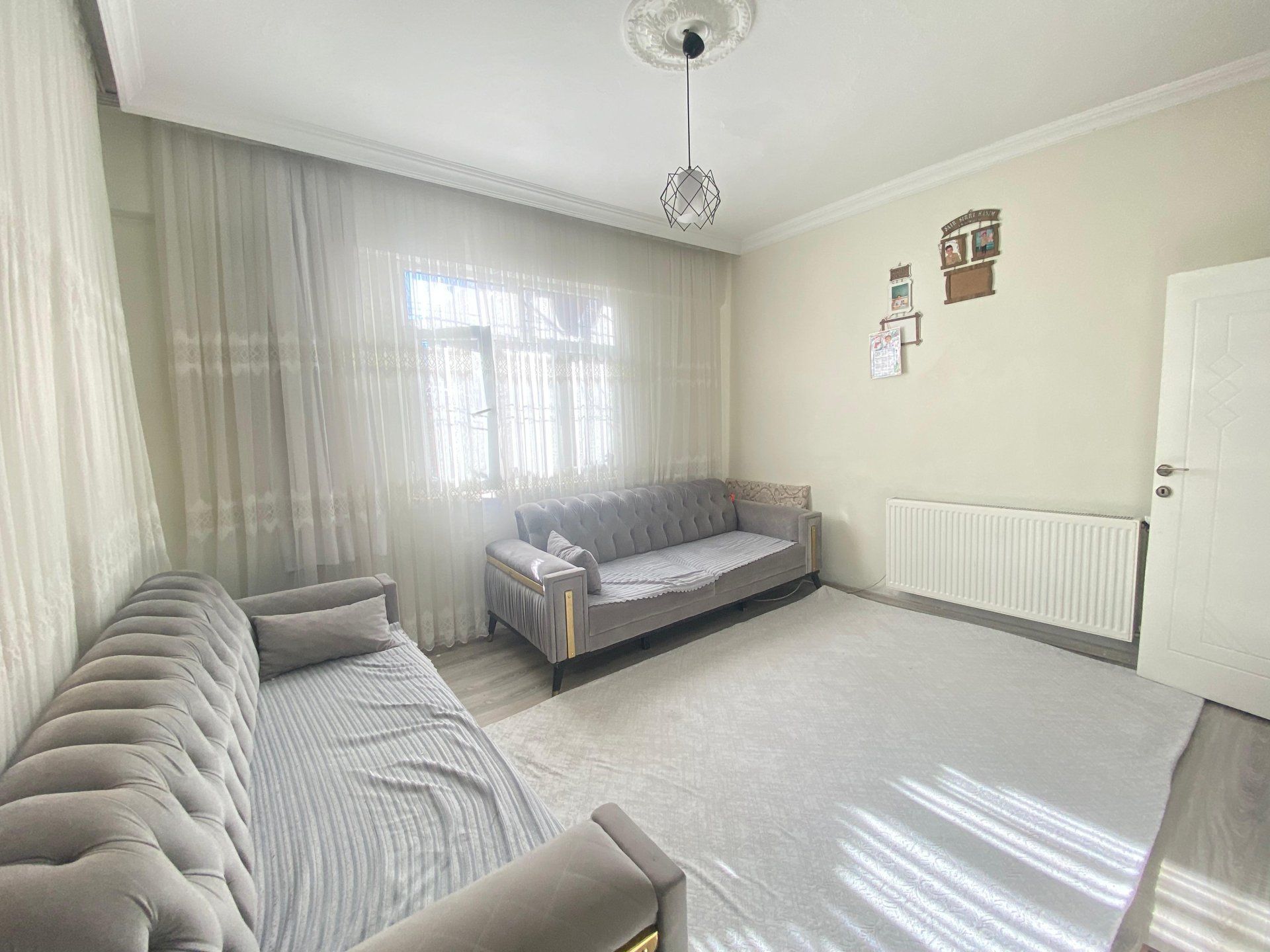 KOŞUYOLU PARKI KARŞISI CADDE ÜZERİ 2+1 BAKIMLI DAİRE