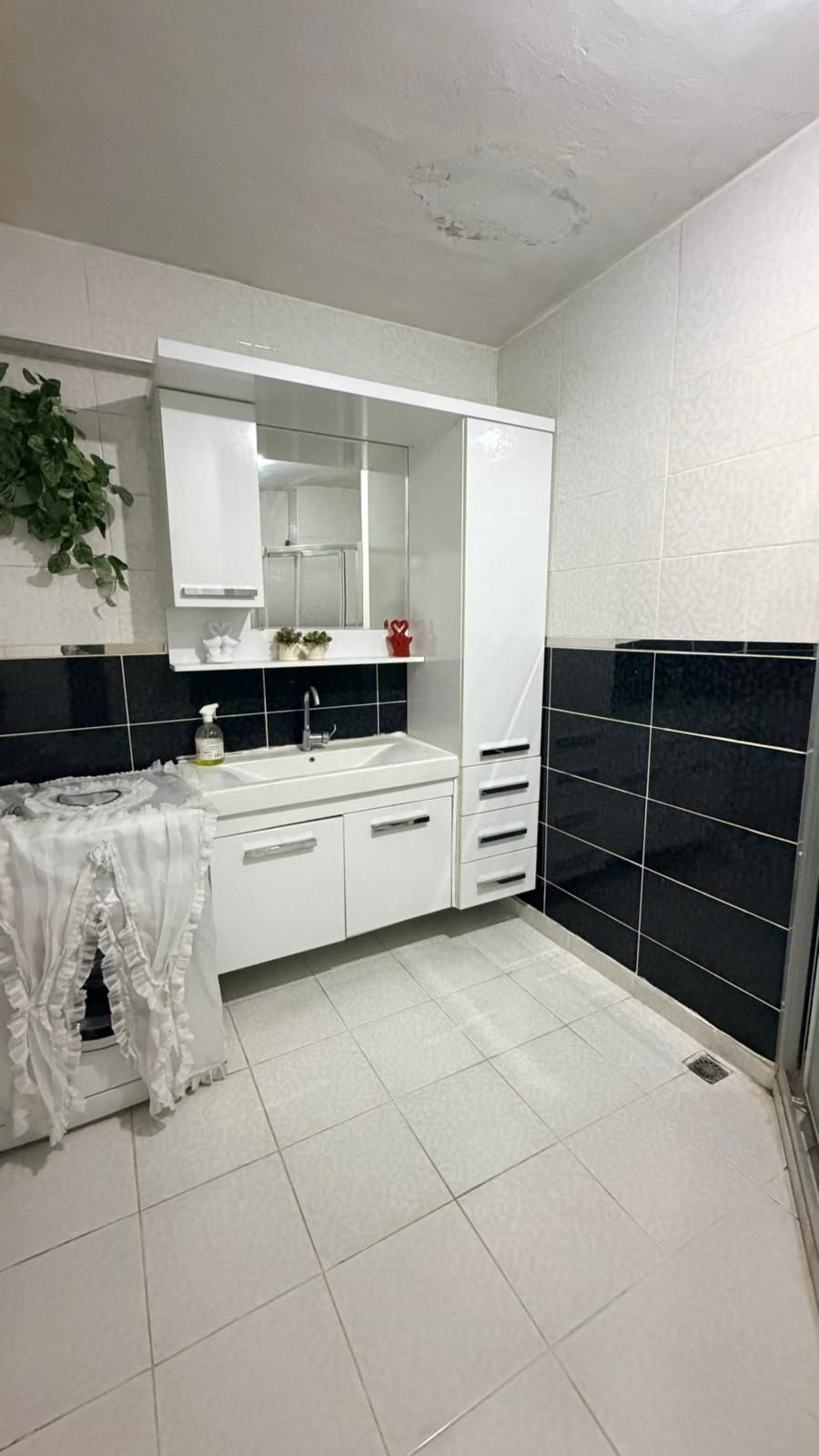 TESİSLERDE ANA CADDE ÜSTÜNDE 3+1 SATILIK DAİRE