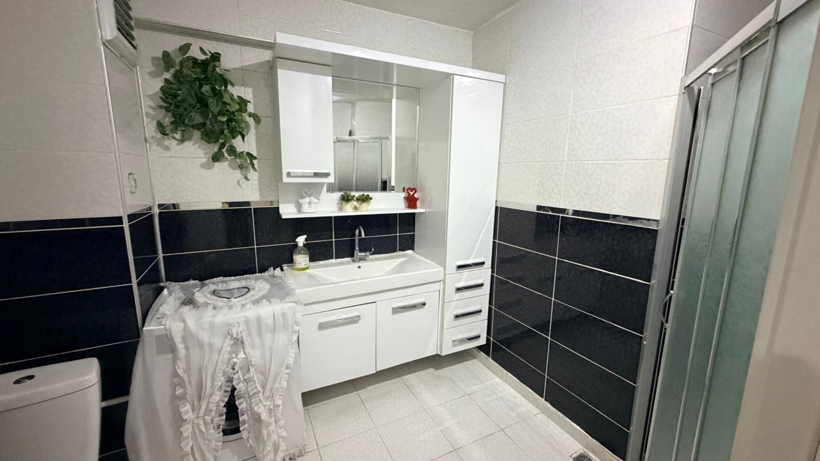 TESİSLERDE ANA CADDE ÜSTÜNDE 3+1 SATILIK DAİRE