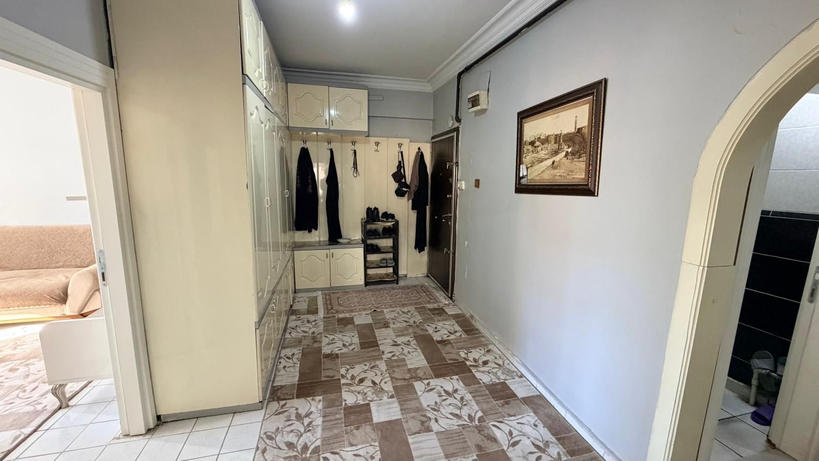 TESİSLERDE ANA CADDE ÜSTÜNDE 3+1 SATILIK DAİRE