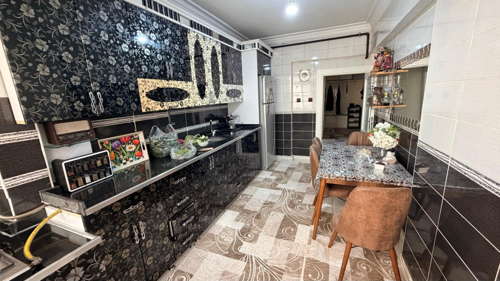 TESİSLERDE ANA CADDE ÜSTÜNDE 3+1 SATILIK DAİRE