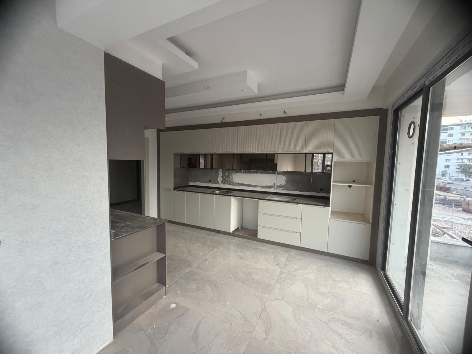 NEVROZ PARK ARKASINDA ENÇ YAPI KALİTESİ İLE 2+1 SIFIR DAİRE
