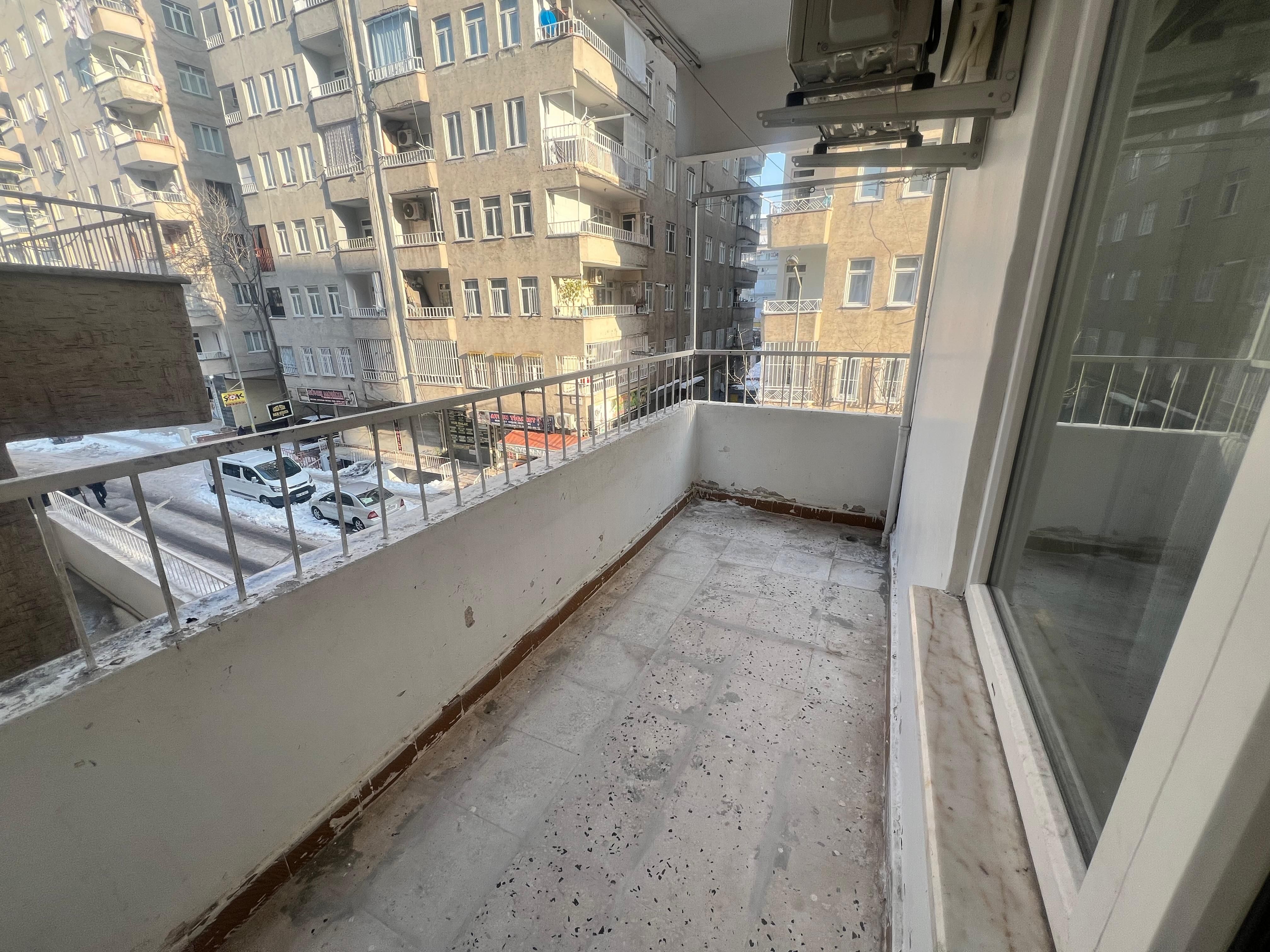 POLİS OKULU TAN YAPI YAPIŞIĞI SATILIK 3+1 ASANSÖRLÜ DAİRE