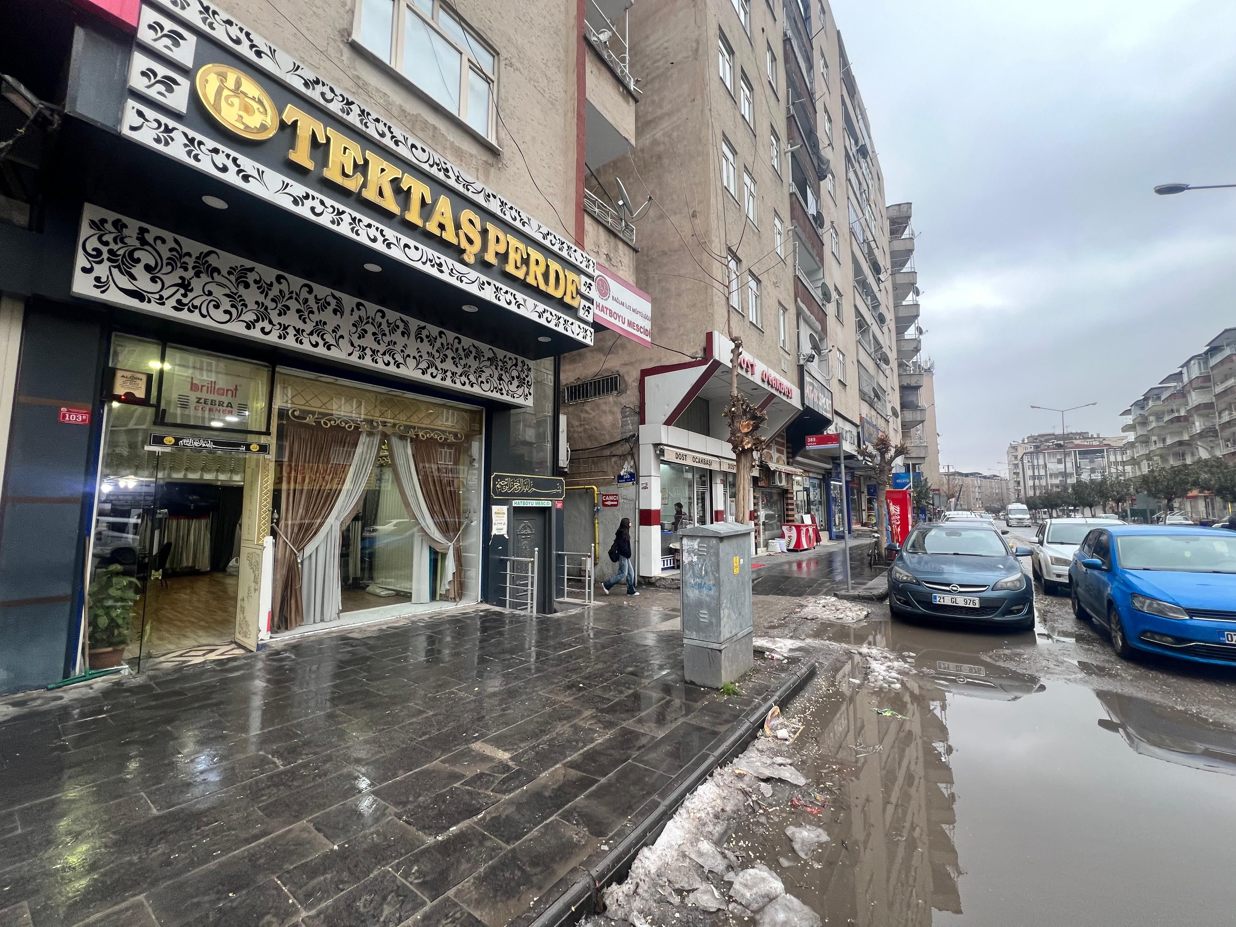 HATBOYU CADDESİNDE SATILIK 2 KATLI İŞ YERİ