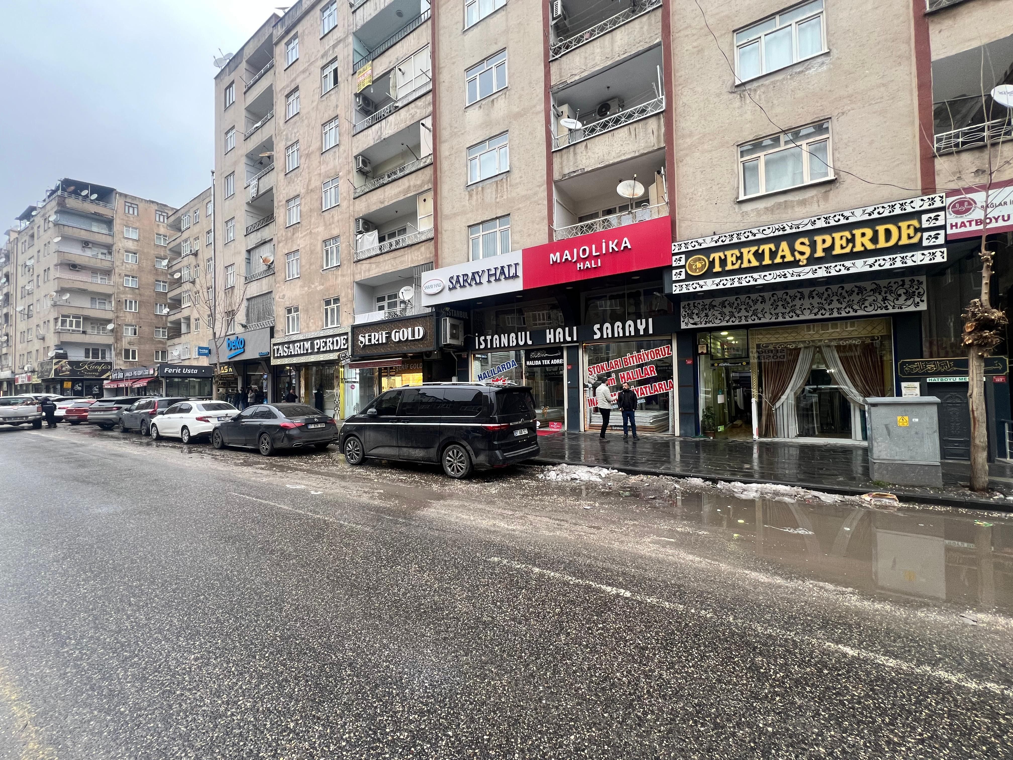 HATBOYU CADDESİNDE SATILIK 2 KATLI İŞ YERİ