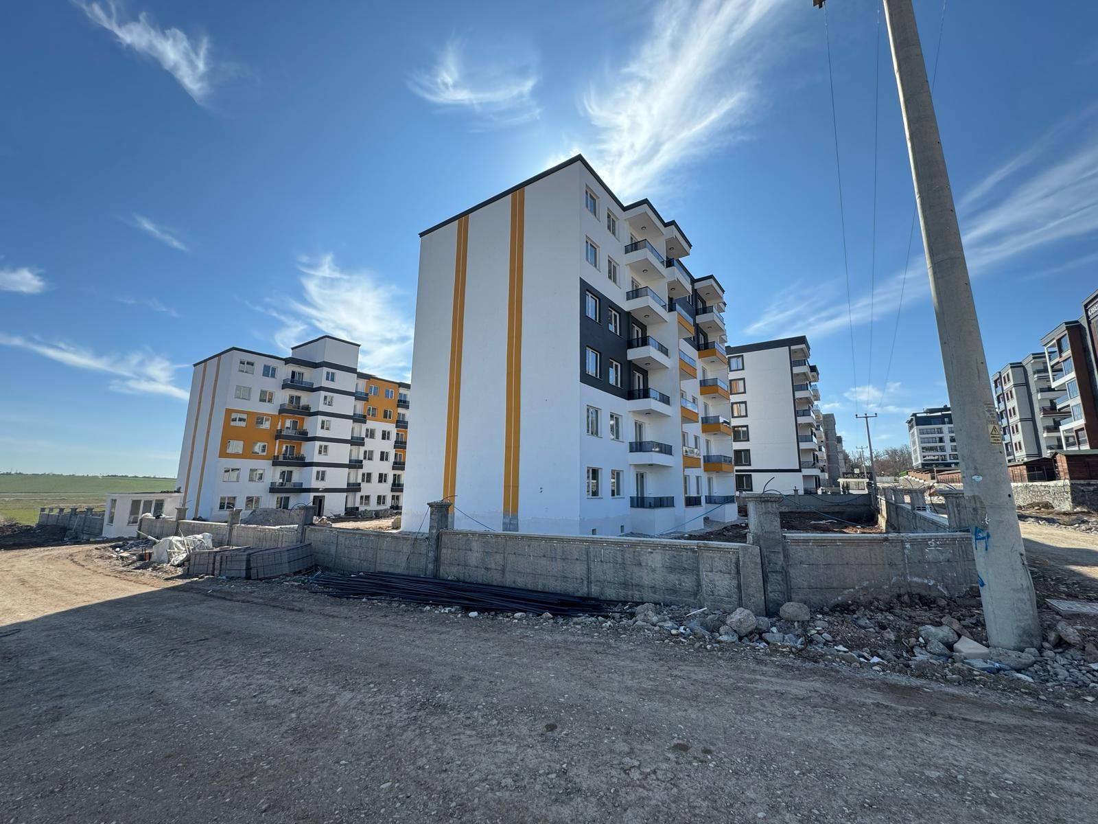TEKNO KENT ARKASINDA TAKASA AÇIK 2+1 SATILIK DAİRE