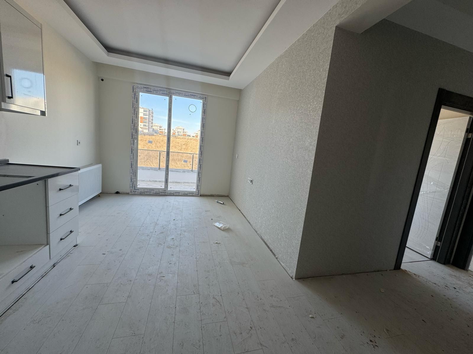 TEKNO KENT ARKASINDA TAKASA AÇIK 2+1 SATILIK DAİRE