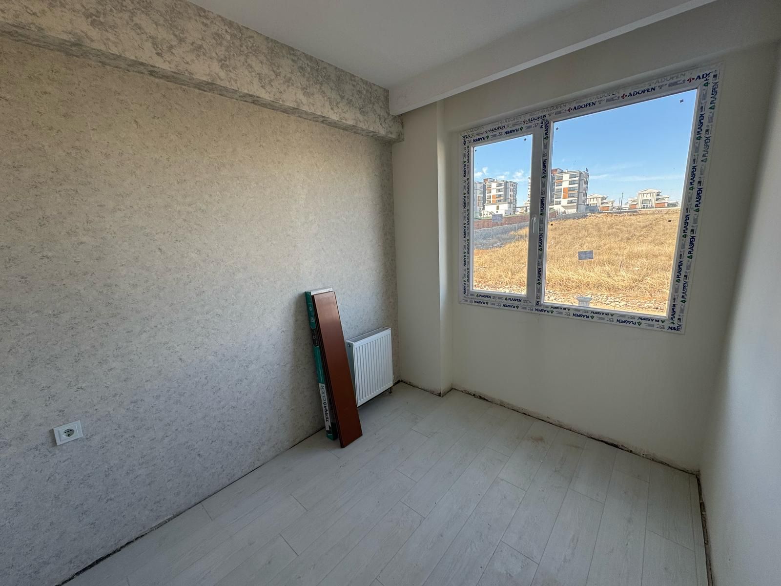 TEKNO KENT ARKASINDA TAKASA AÇIK 2+1 SATILIK DAİRE