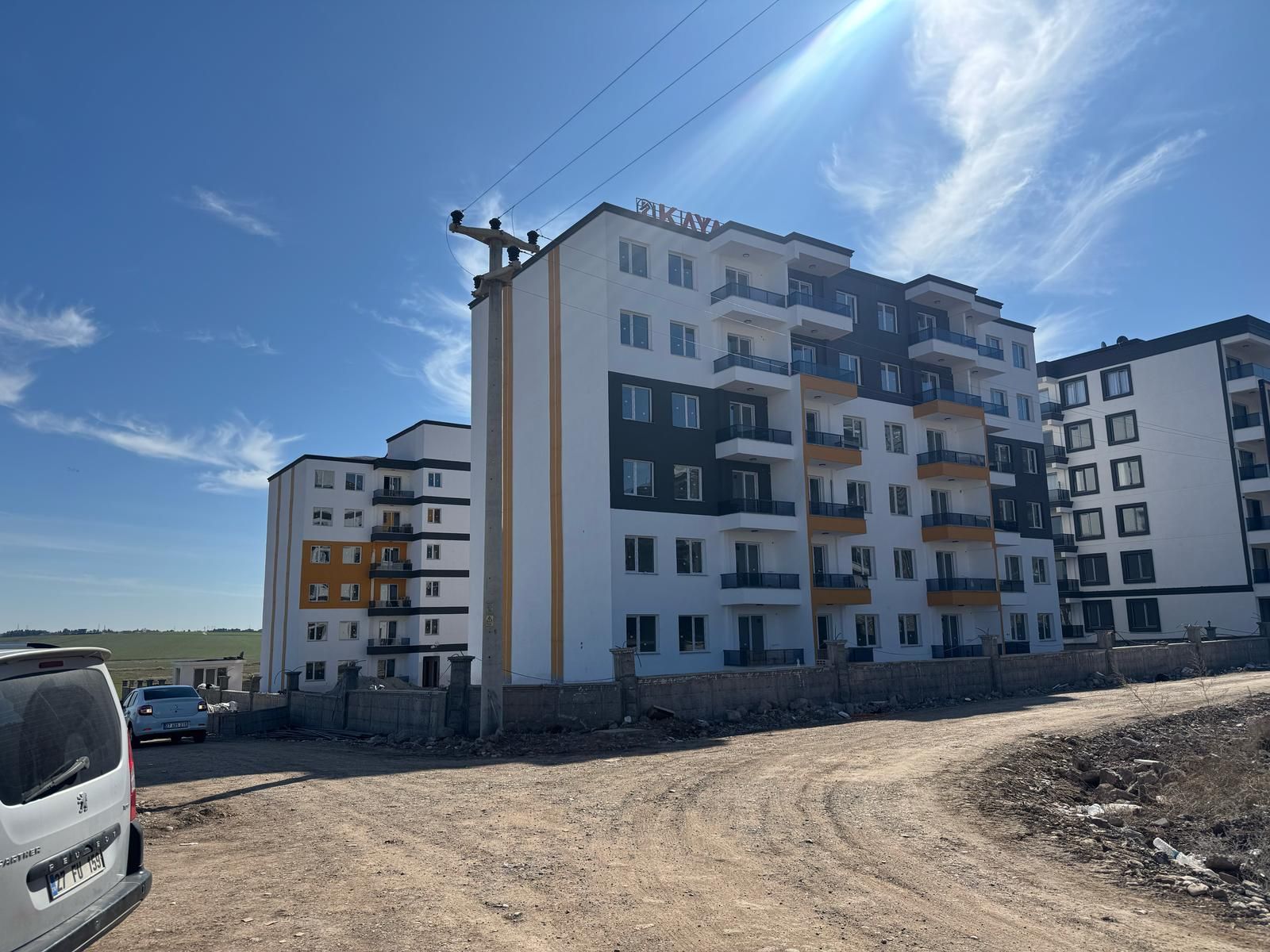TEKNO KENT ARKASINDA TAKASA AÇIK 2+1 SATILIK DAİRE