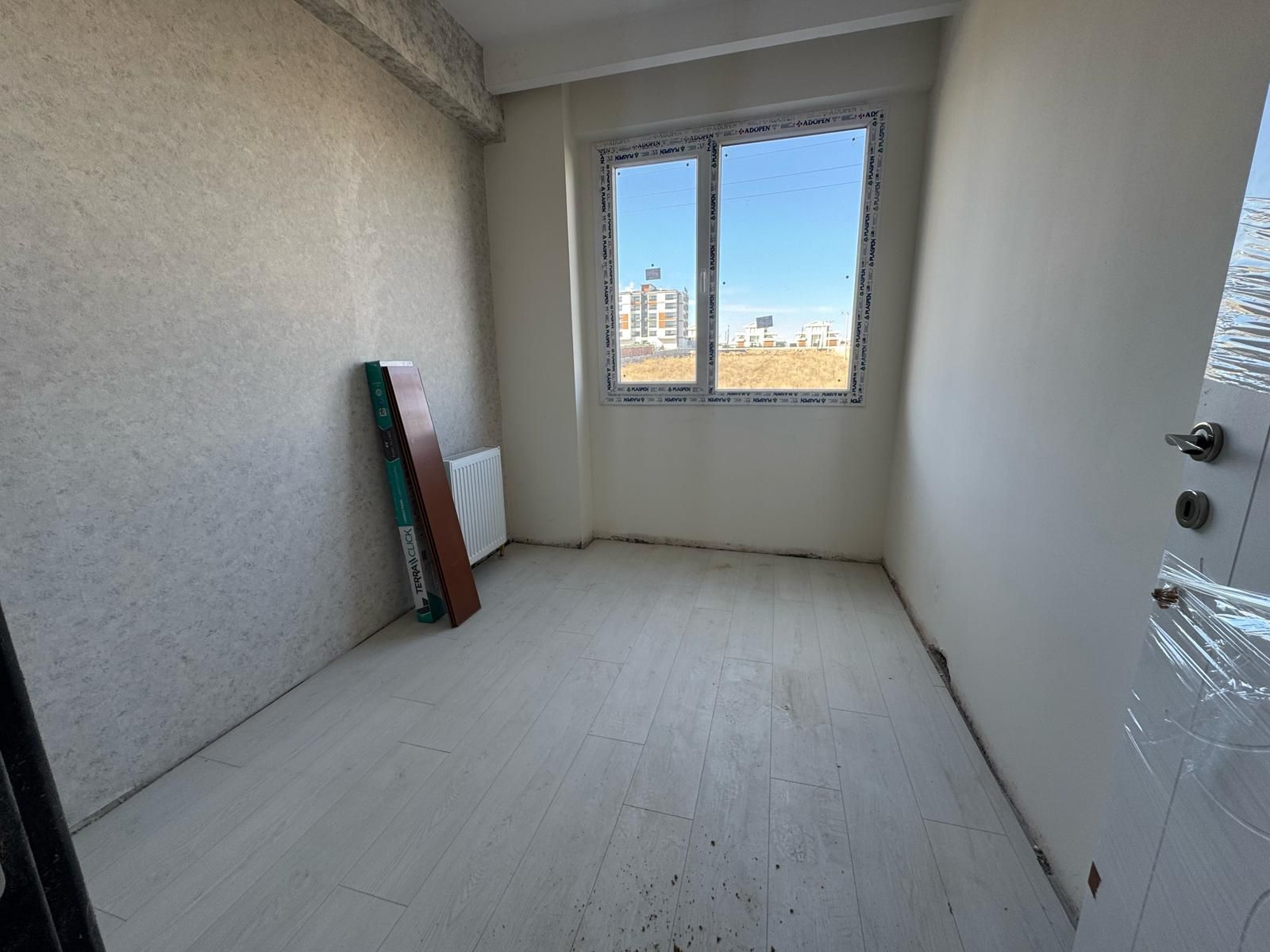TEKNO KENT ARKASINDA TAKASA AÇIK 2+1 SATILIK DAİRE