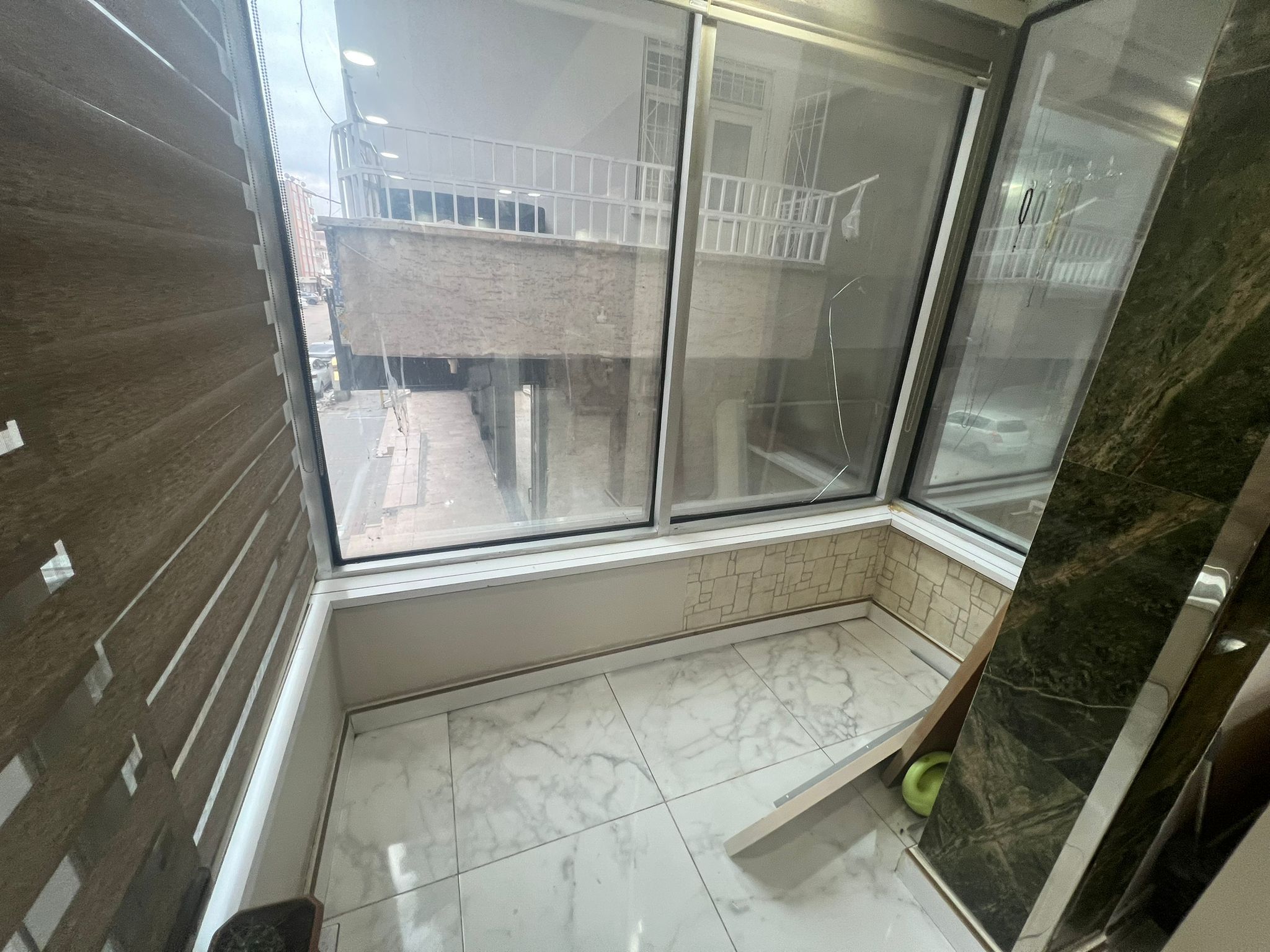 OFİS MERKEZİ KONUMDA İŞYERİNE UYGUN 2,5+1 DAİRE