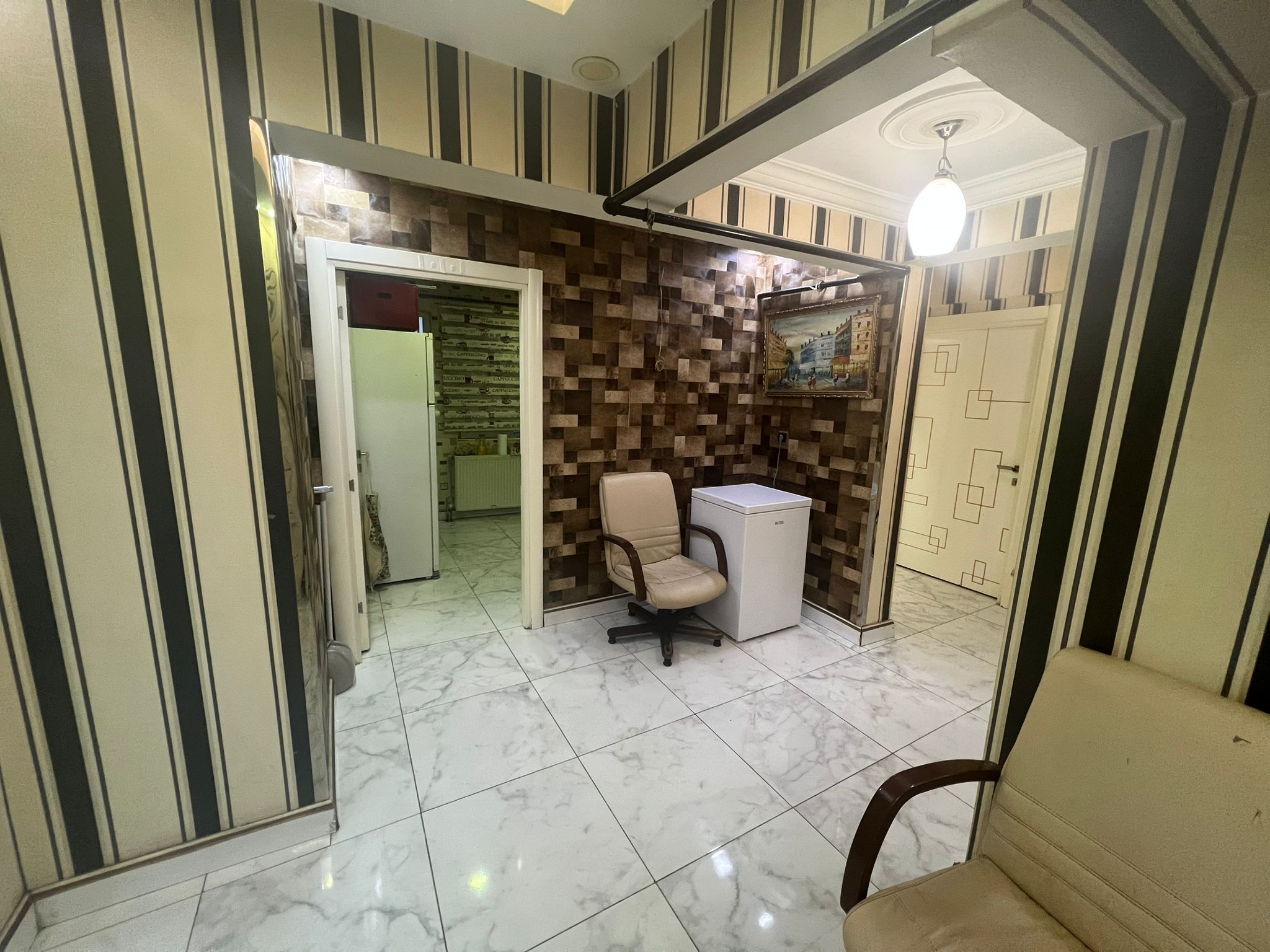 OFİS MERKEZİ KONUMDA İŞYERİNE UYGUN 2,5+1 DAİRE