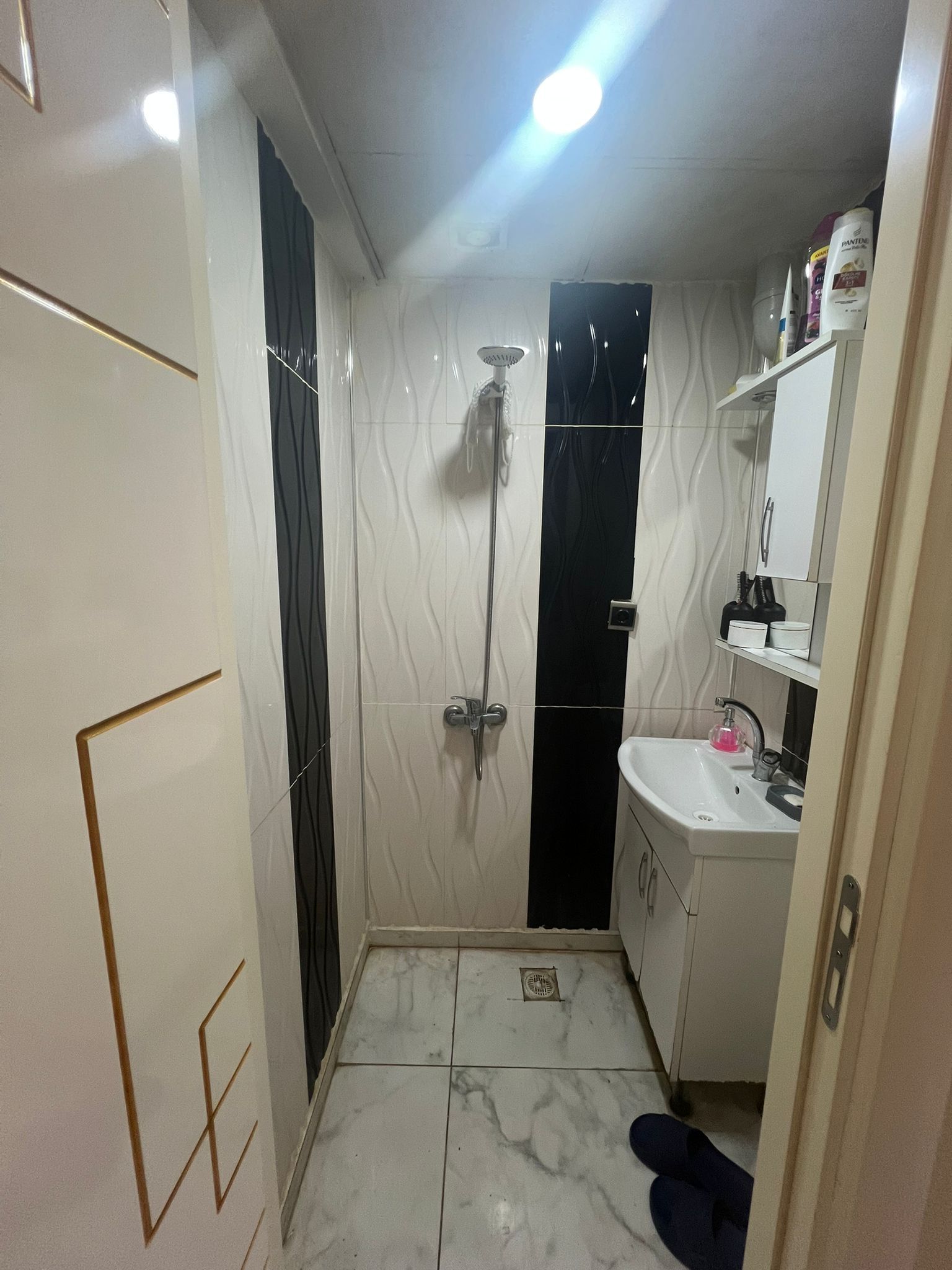 OFİS MERKEZİ KONUMDA İŞYERİNE UYGUN 2,5+1 DAİRE