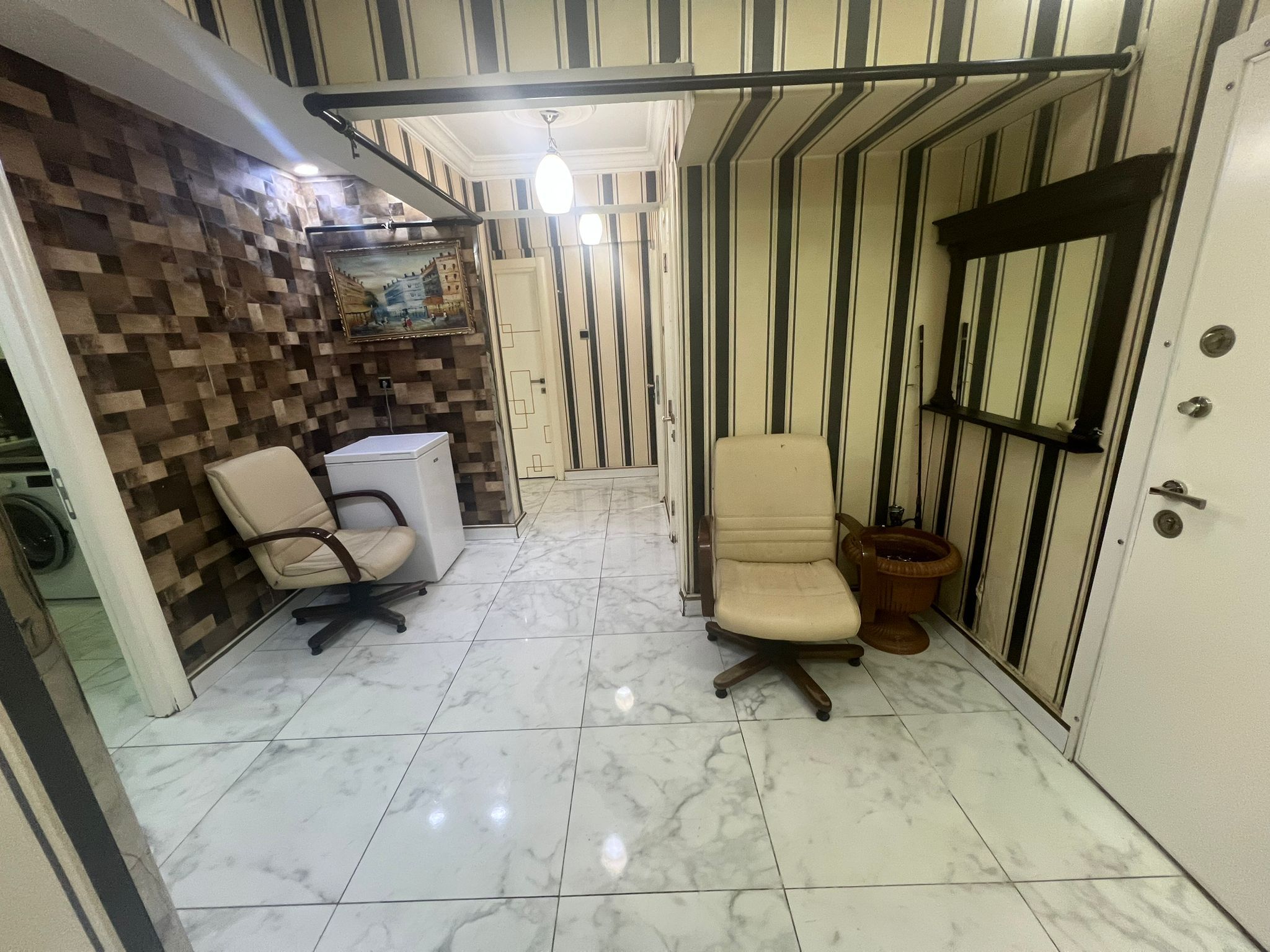 OFİS MERKEZİ KONUMDA İŞYERİNE UYGUN 2,5+1 DAİRE