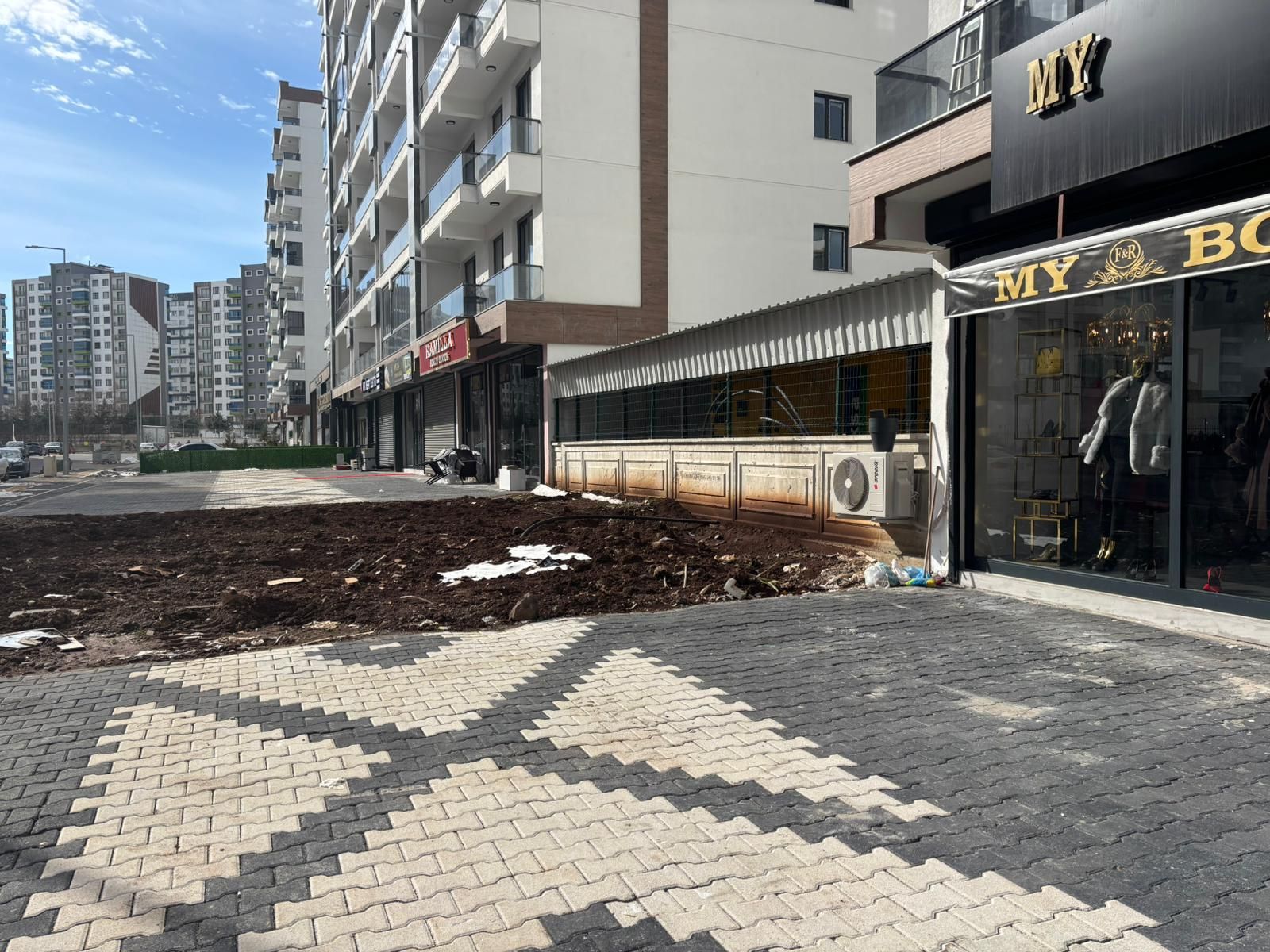 MASTFROŞ İŞLEK CADDE ÜZERİ SATILIK DÜKKAN