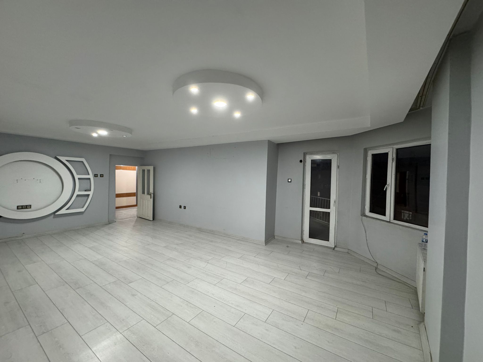 TESİSLER DİŞ HASTANESİ YANINDA SATILIK 3+1 FUL BAKIMLI DAİRE