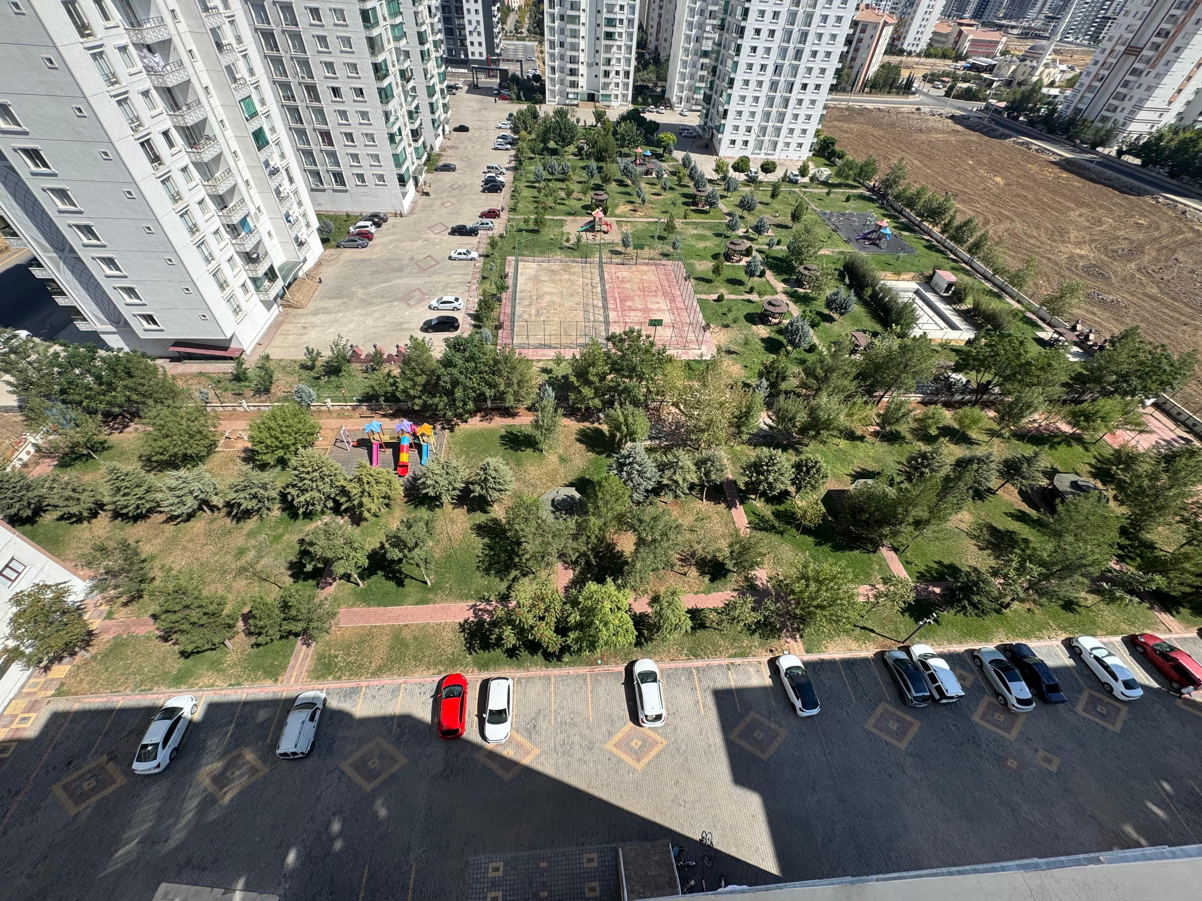 ARAŞTIRMA ARKASI , GENİŞ VE KULLANIŞLI 4+1 SATILIK DAİRE