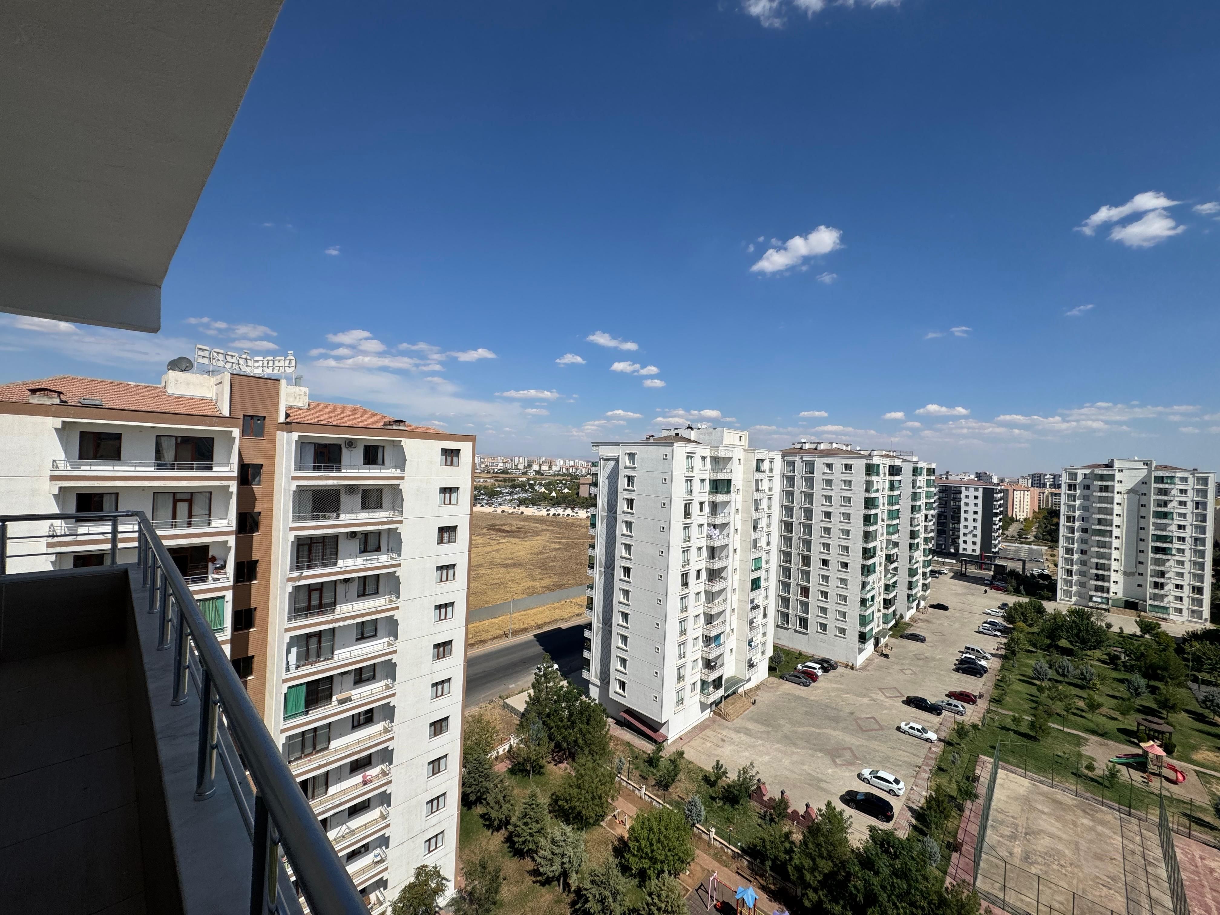 ARAŞTIRMA ARKASI , GENİŞ VE KULLANIŞLI 4+1 SATILIK DAİRE