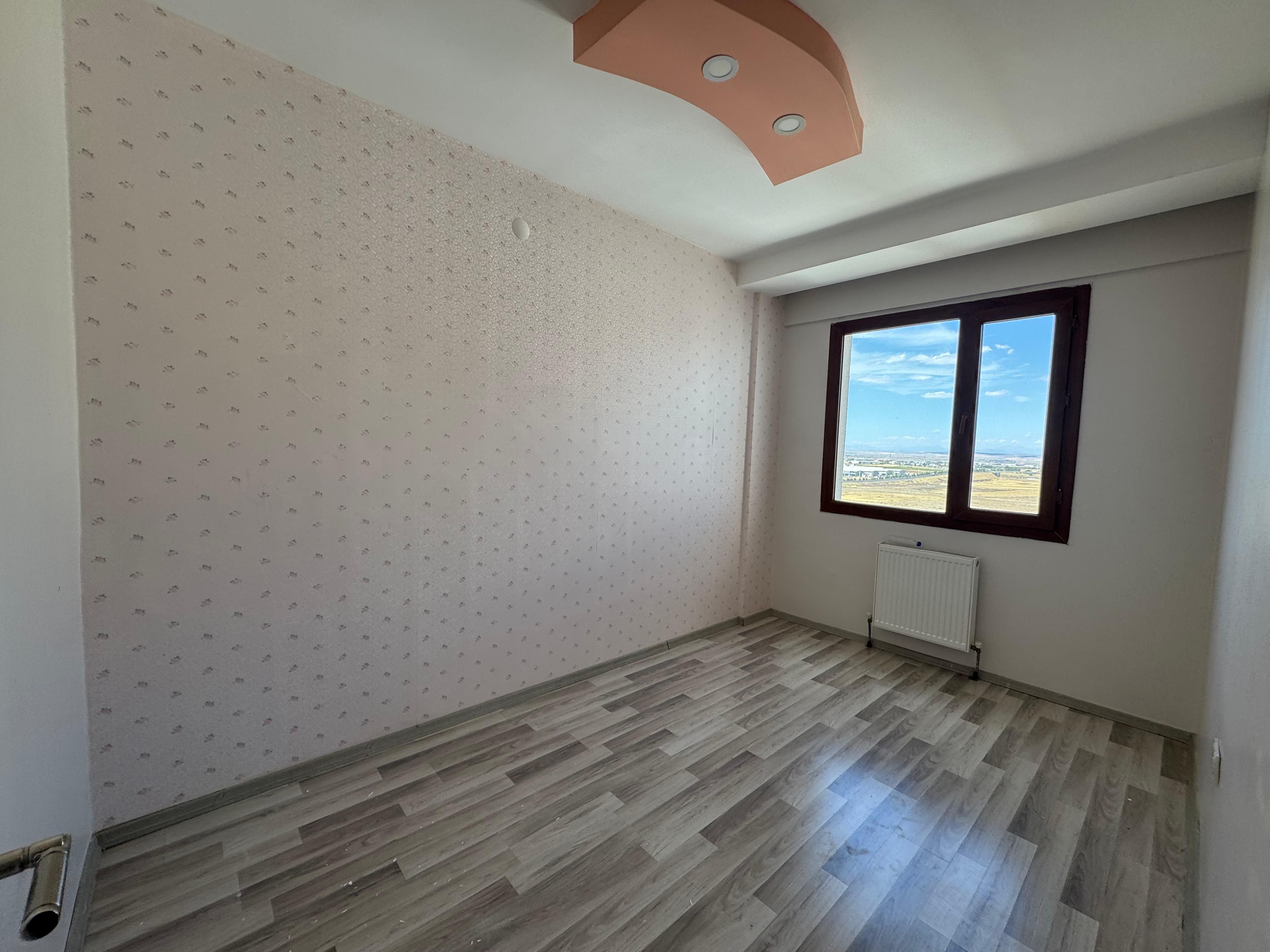 ARAŞTIRMA ARKASI , GENİŞ VE KULLANIŞLI 4+1 SATILIK DAİRE