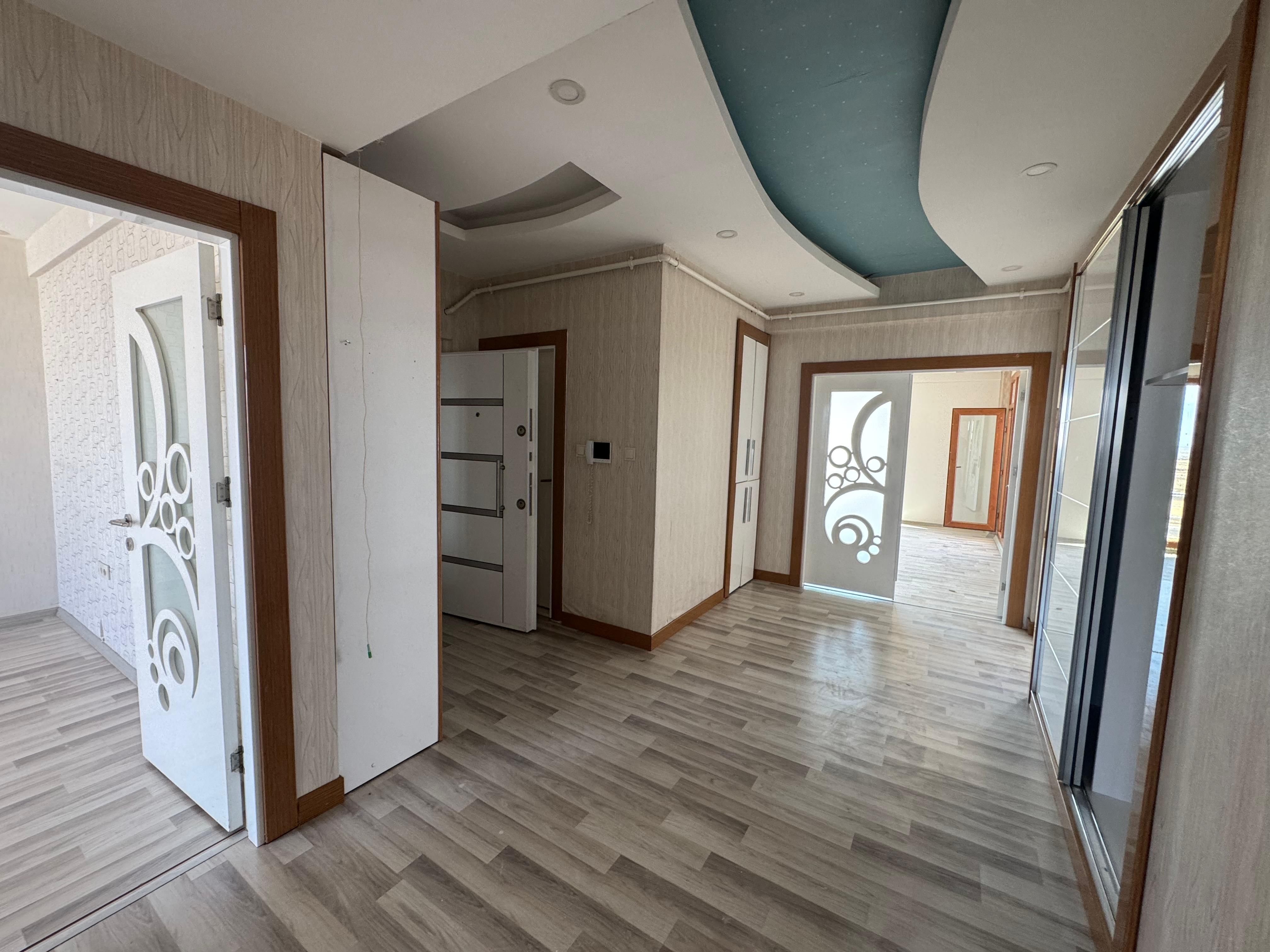 ARAŞTIRMA ARKASI , GENİŞ VE KULLANIŞLI 4+1 SATILIK DAİRE