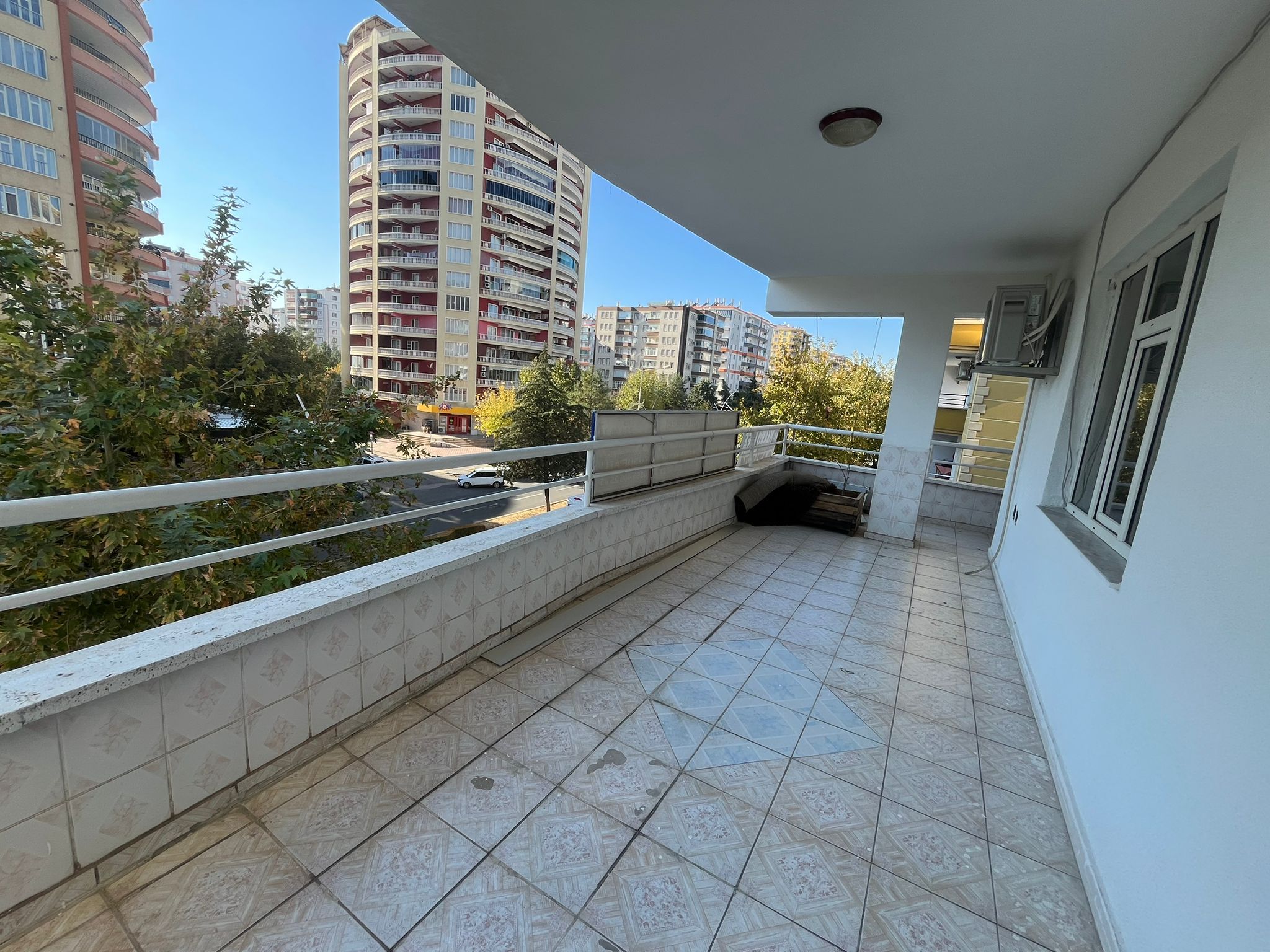 DİCLEKENT MEDYA KAVŞAĞI FIRSAT 3+1 SATILIK DAİRE