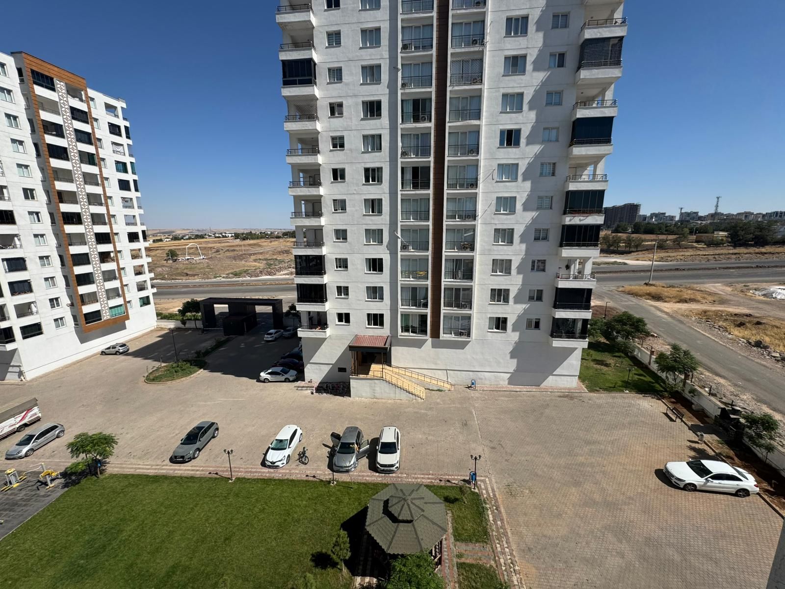 75 YOL BİTİMİ SATILIK 4,5+1 FULL MASRAFLI SATILIK DAİRE