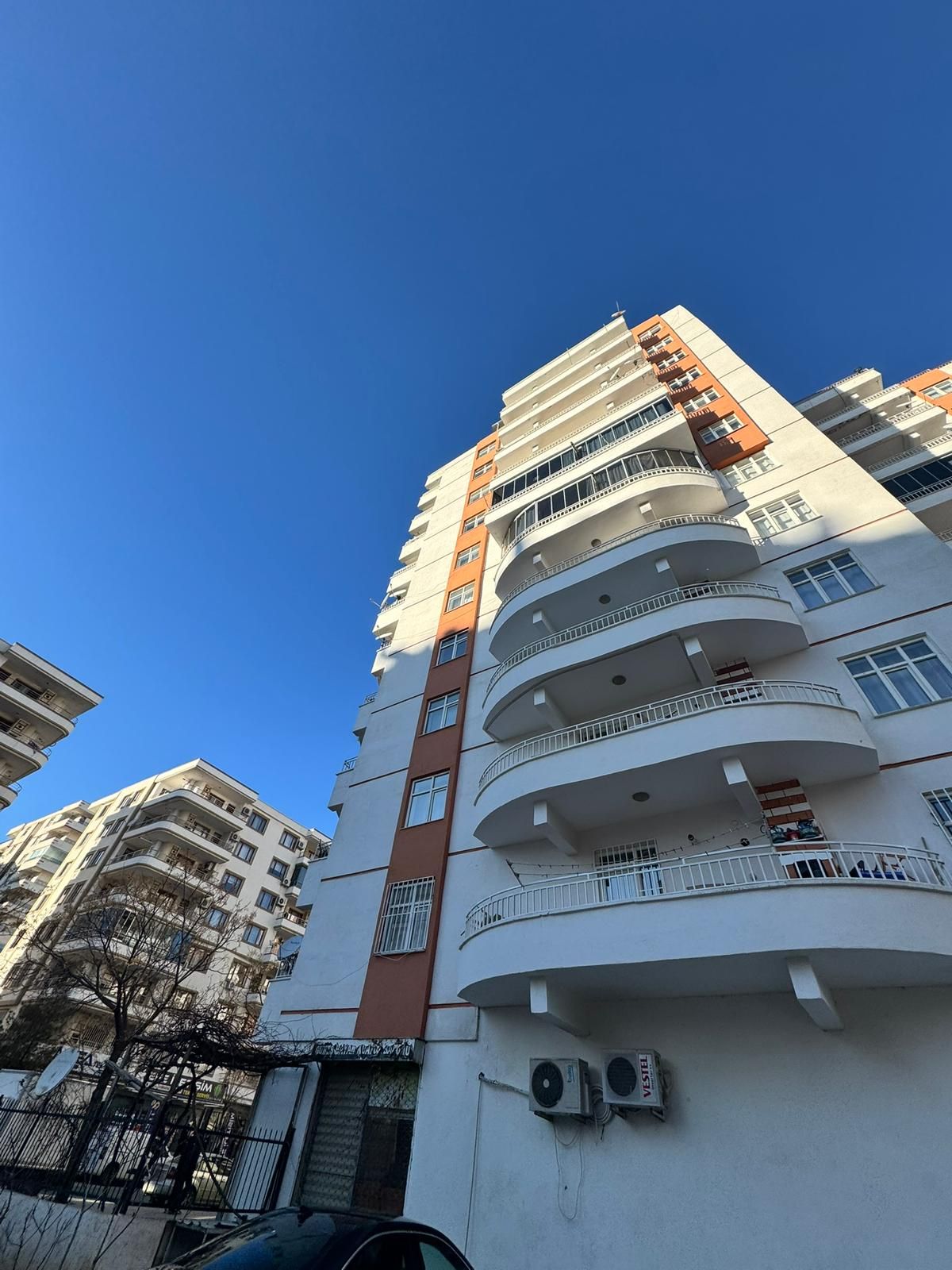 KENT MEYDANI AŞAĞISINDA MUSA ANTERDE 3+1 İÇİ YAPILI DAİRE