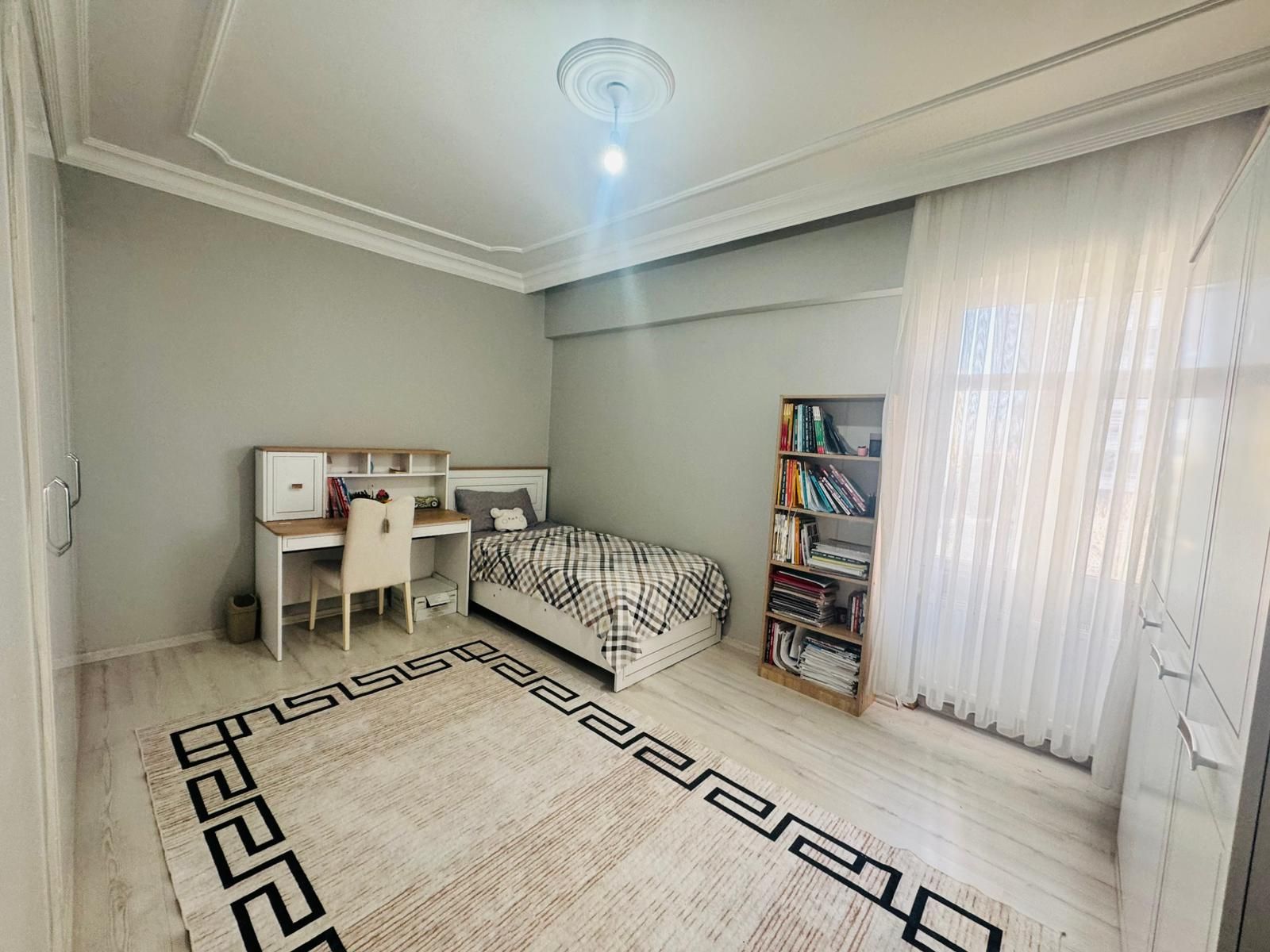 KENT MEYDANI AŞAĞISINDA MUSA ANTERDE 3+1 İÇİ YAPILI DAİRE