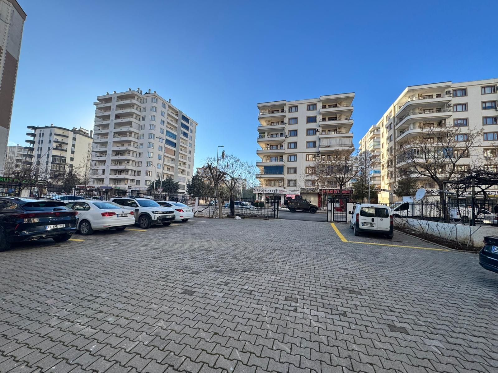 KENT MEYDANI AŞAĞISINDA MUSA ANTERDE 3+1 İÇİ YAPILI DAİRE