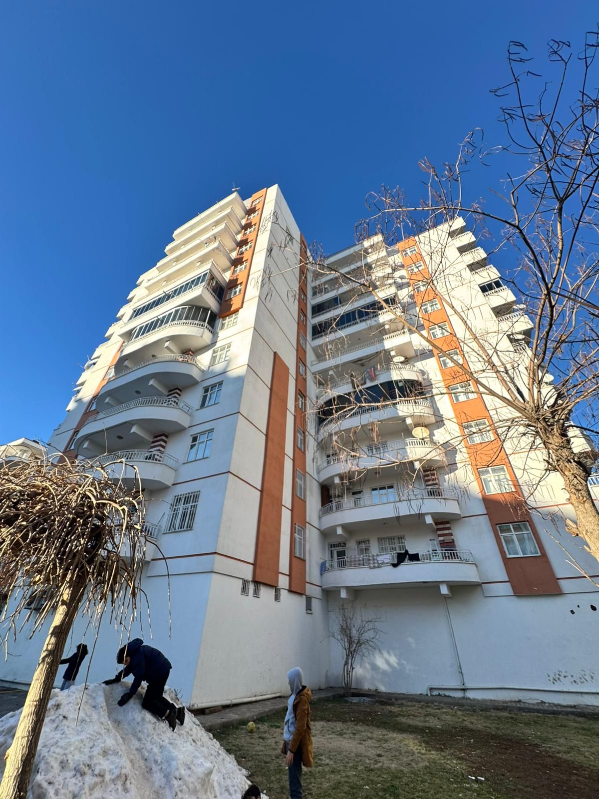 KENT MEYDANI AŞAĞISINDA MUSA ANTERDE 3+1 İÇİ YAPILI DAİRE
