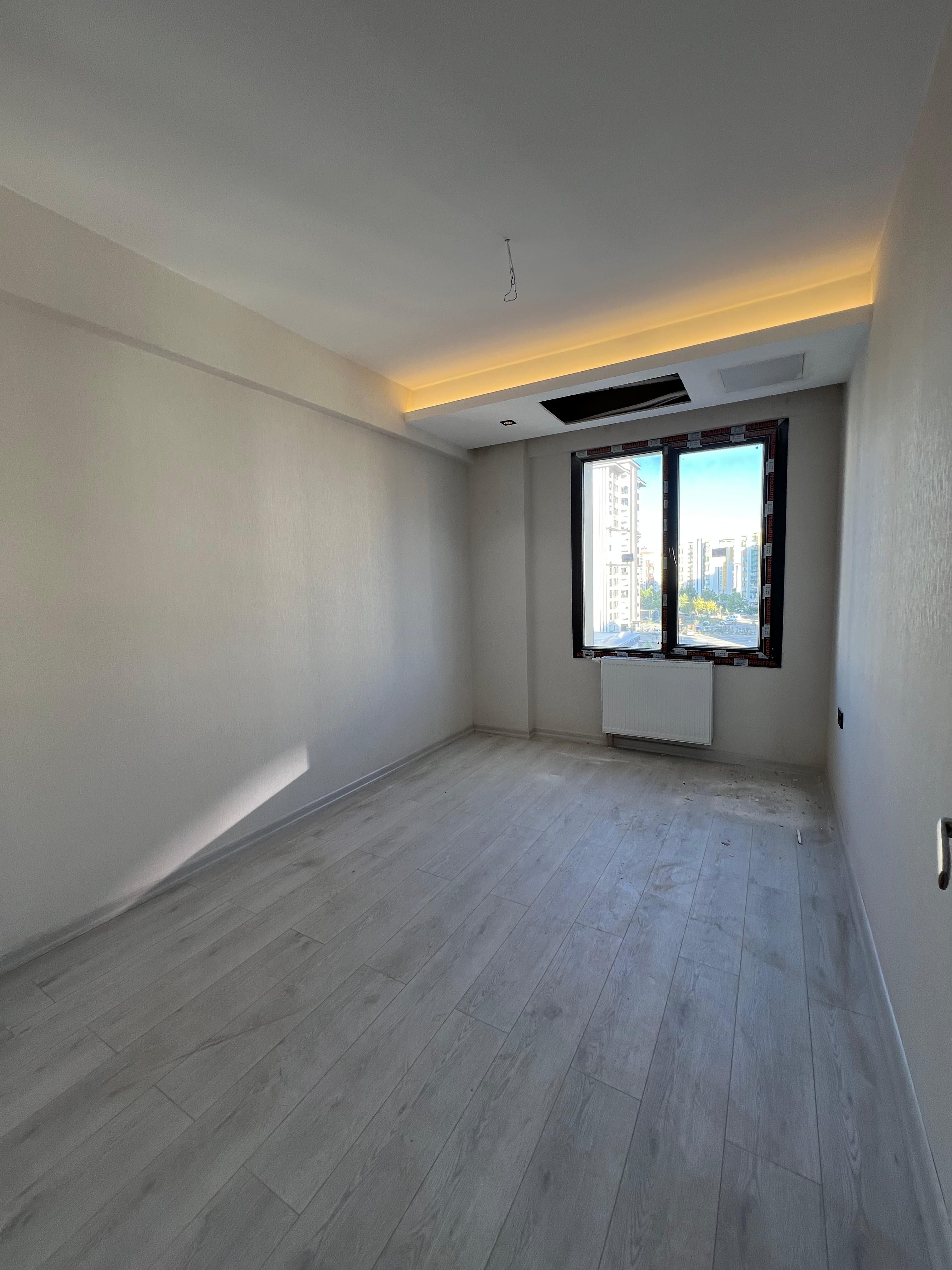 FOUR'S PLAZA ARKASI'NDA SATILIK 3+1 DAİRE