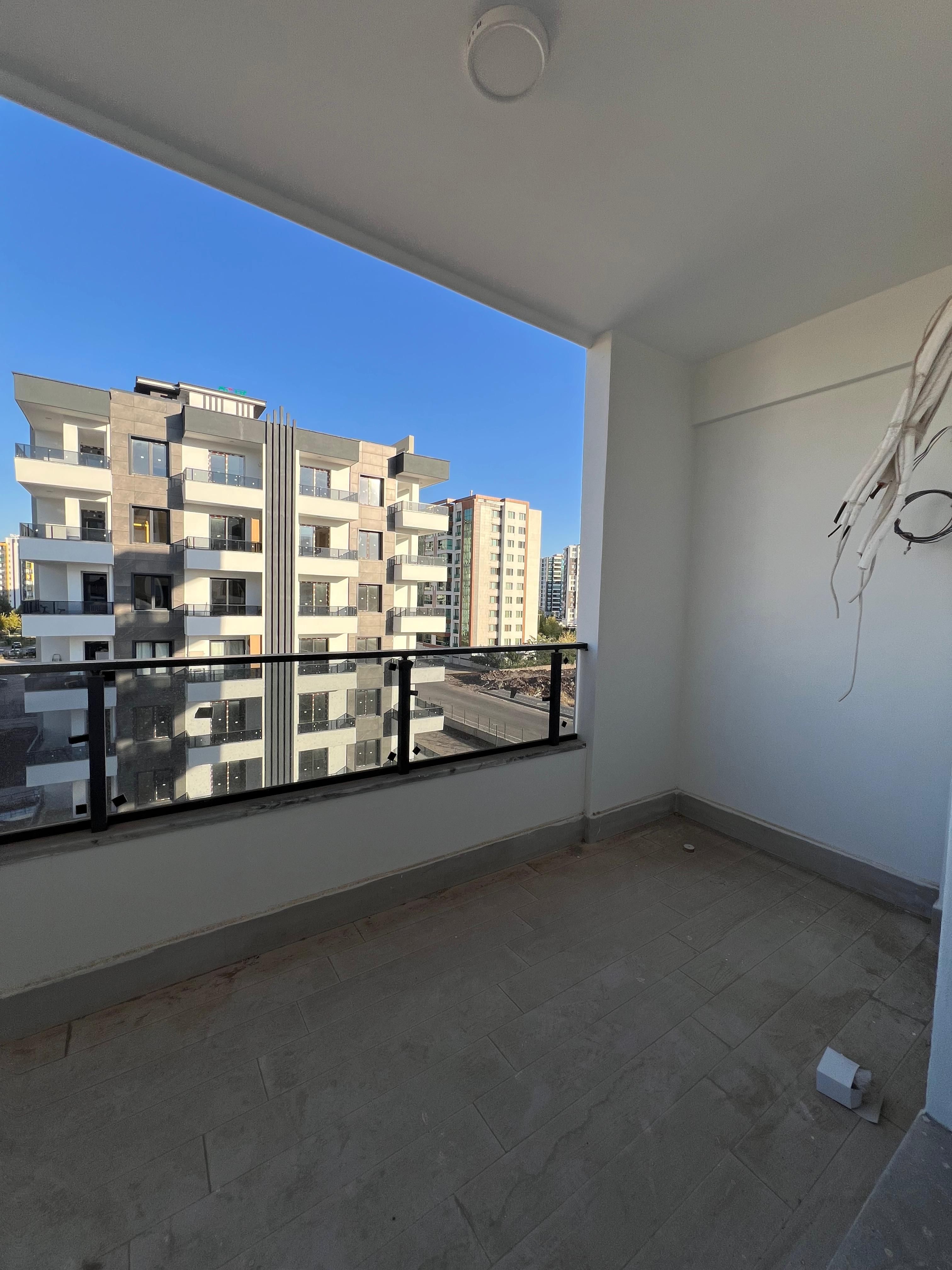 FOUR'S PLAZA ARKASI'NDA SATILIK 3+1 DAİRE