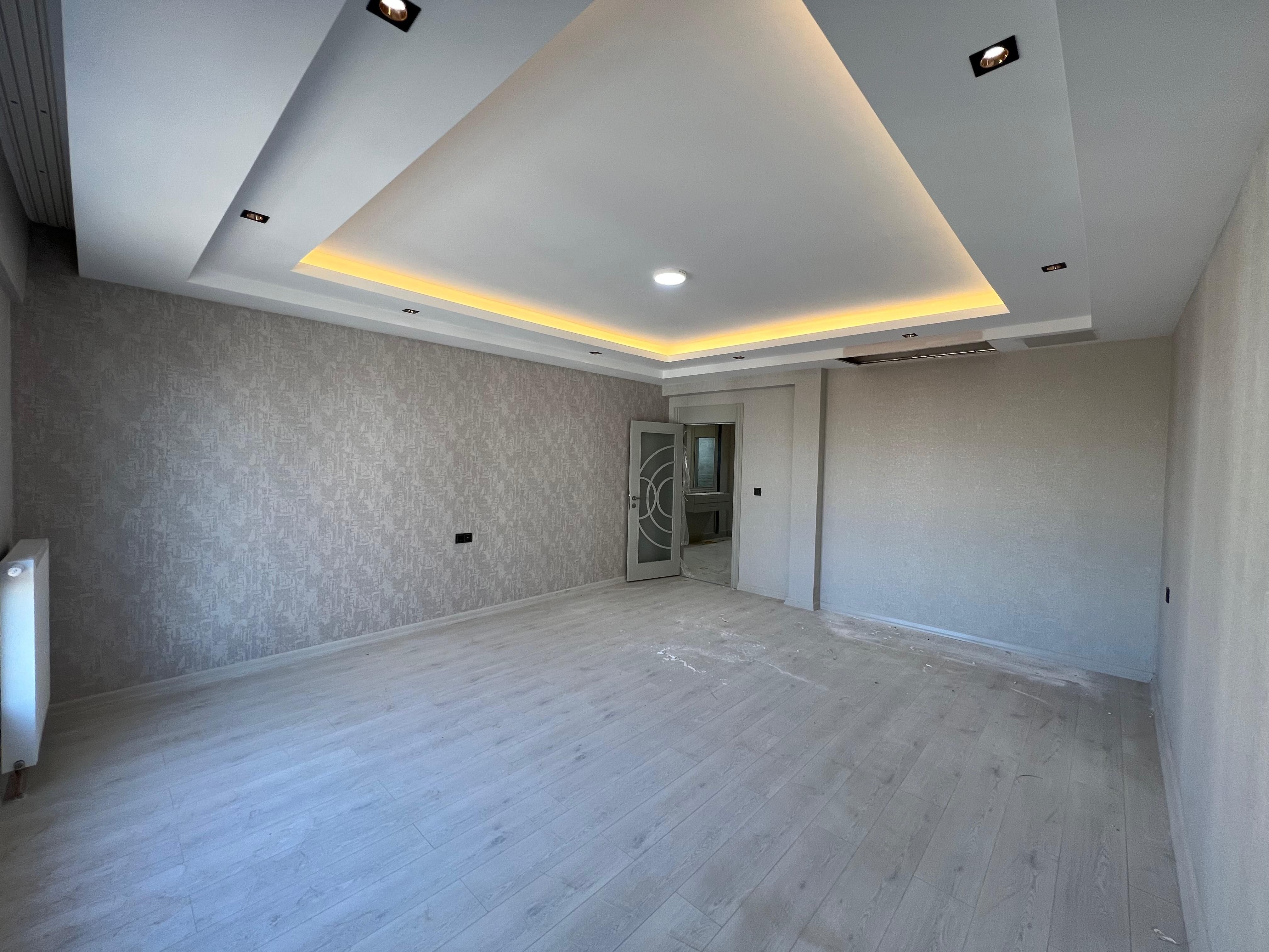 FOUR'S PLAZA ARKASI'NDA SATILIK 3+1 DAİRE