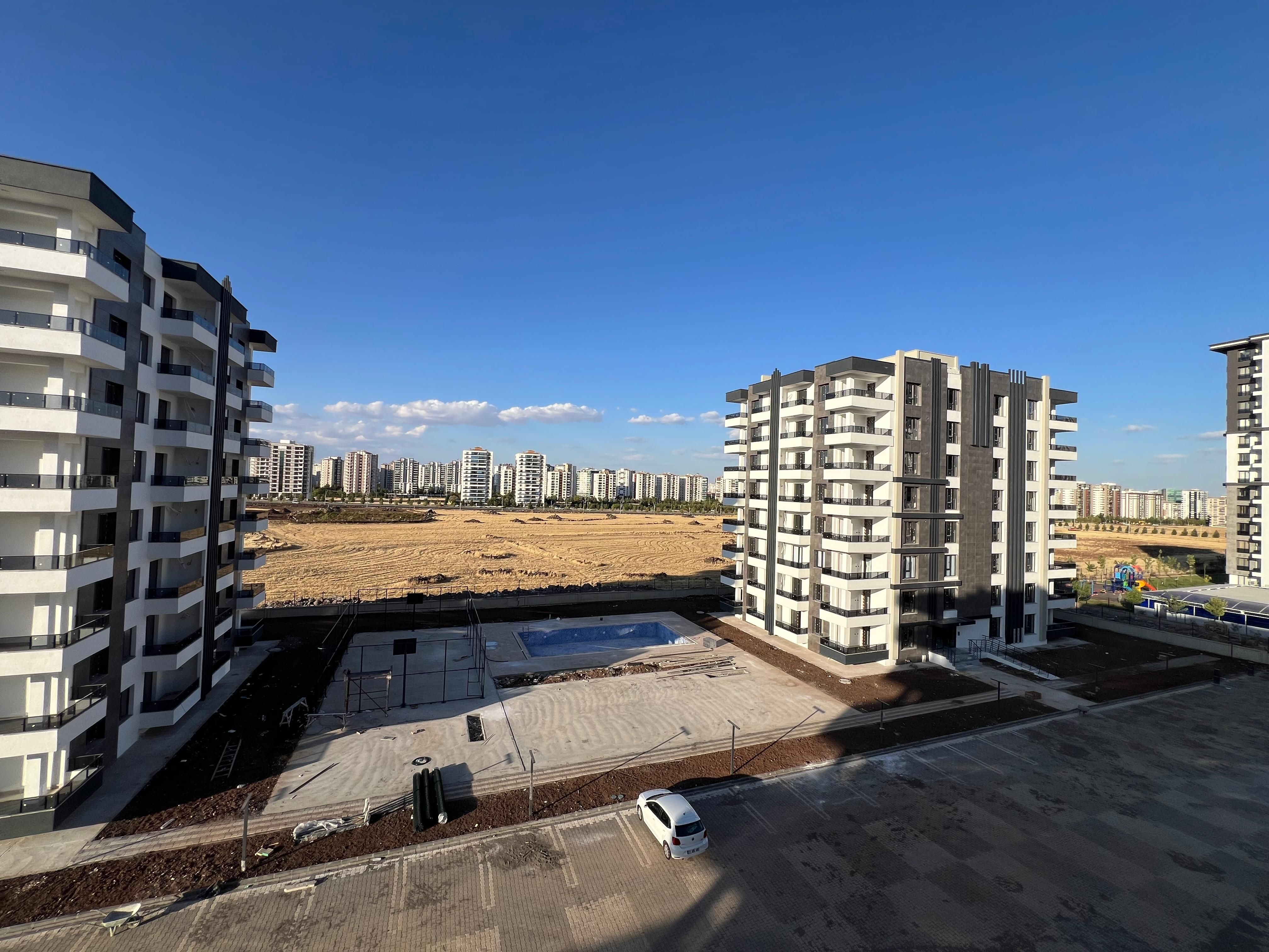 FOUR'S PLAZA ARKASI'NDA SATILIK 3+1 DAİRE