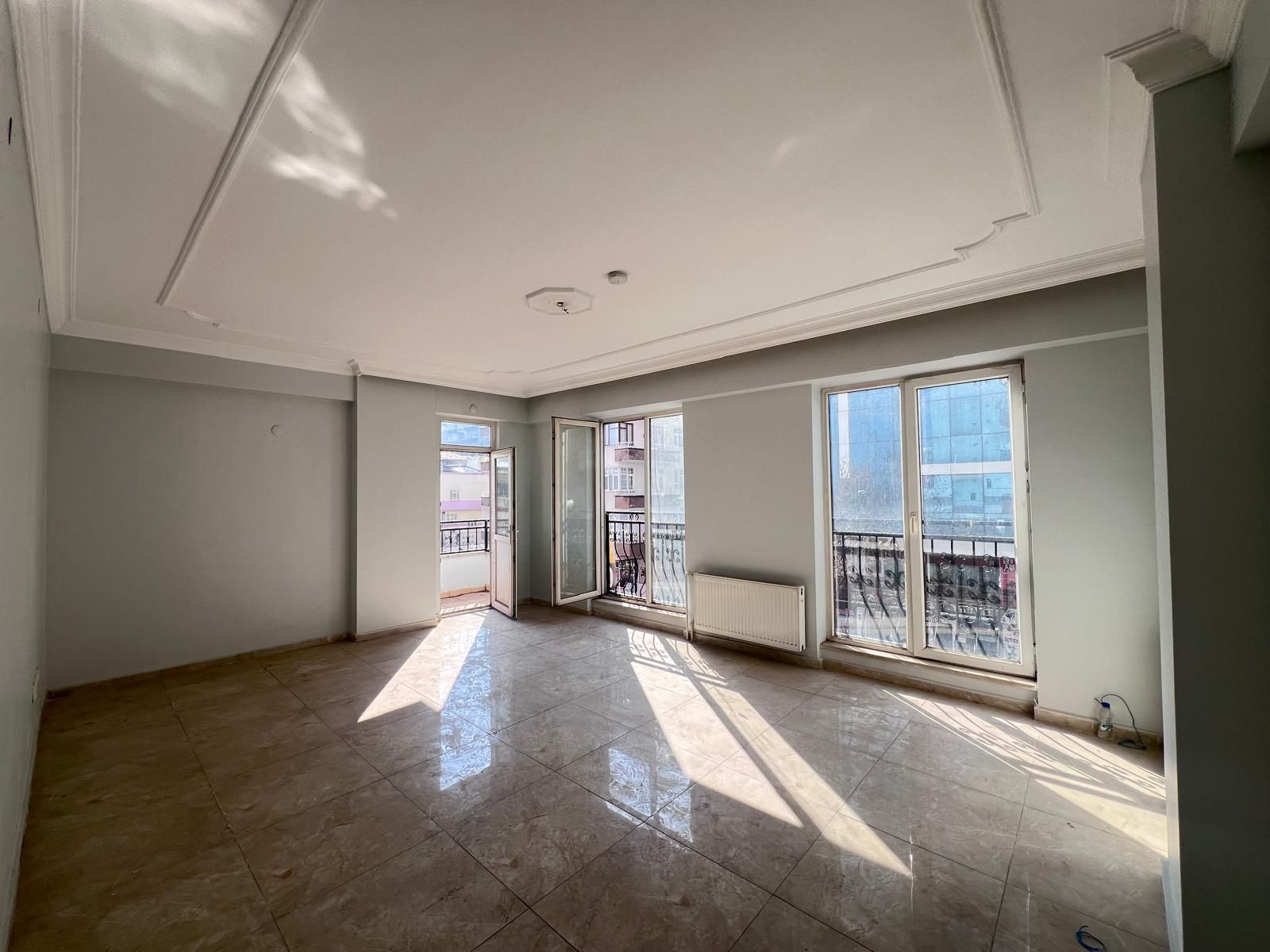 DAĞKAPI ESKİ DÜNYA DOĞUM YANINDA SATILIK 2+1 BÜRO VE DAİRE KULLANIMINA UYGUN MÜLK