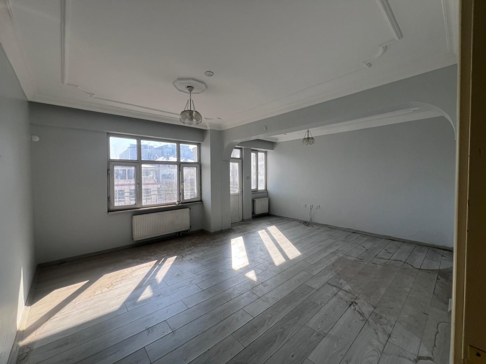 DAĞKAPI ESKİ DÜNYA DOĞUM YANINDA SATILIK 2+1 BÜRO VE DAİRE KULLANIMINA UYGUN MÜLK