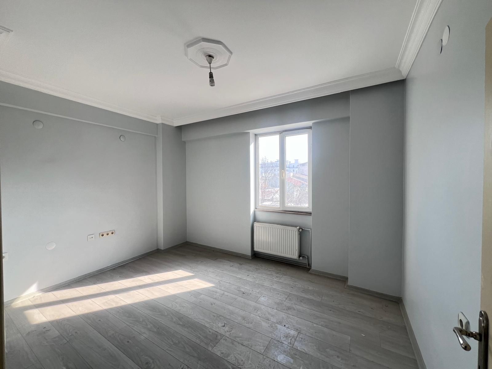DAĞKAPI ESKİ DÜNYA DOĞUM YANINDA SATILIK 2+1 BÜRO VE DAİRE KULLANIMINA UYGUN MÜLK