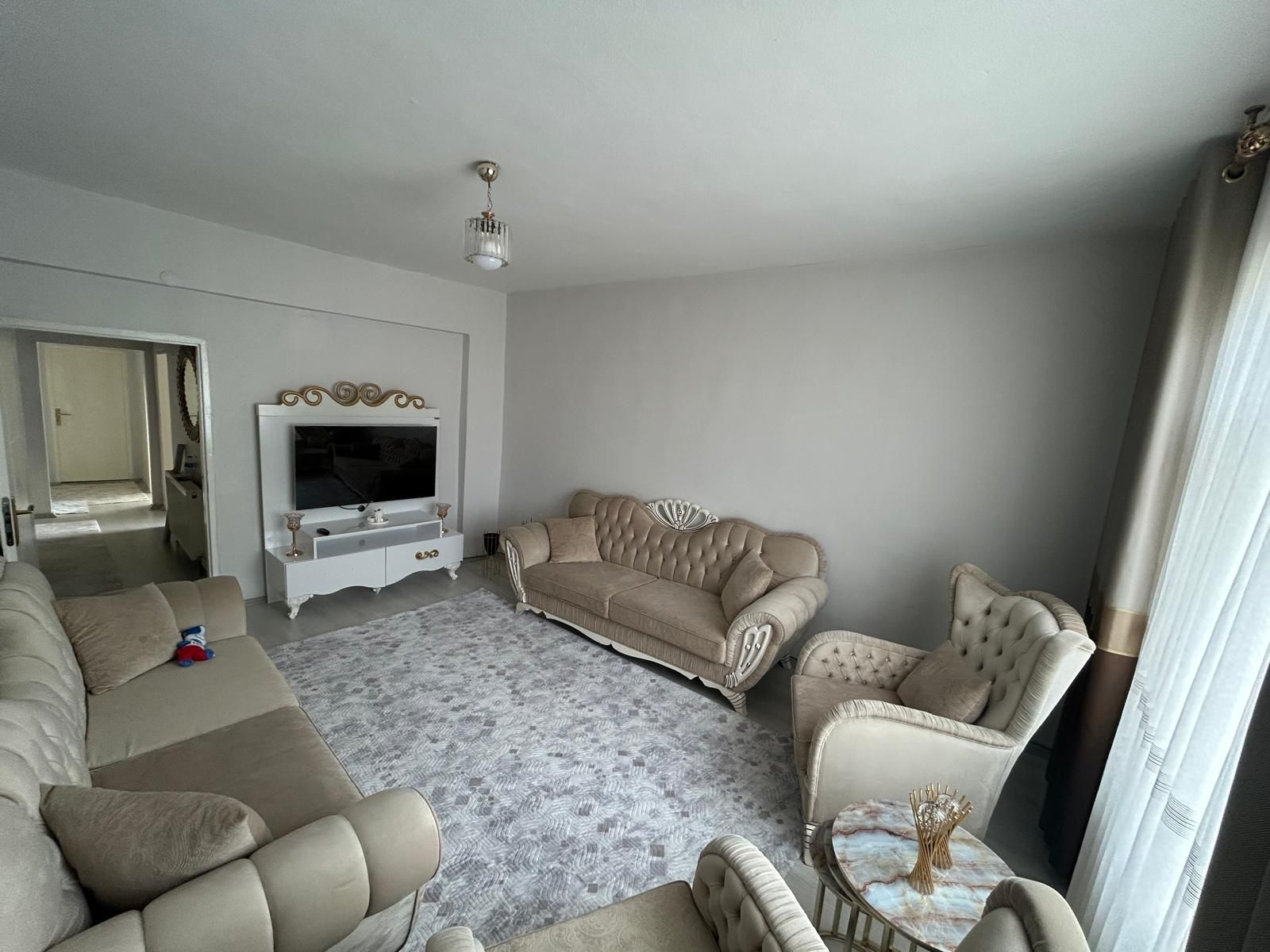 HUZUR EVLERİNDE SATILIK 2+1 BAKIMLI DAİRE
