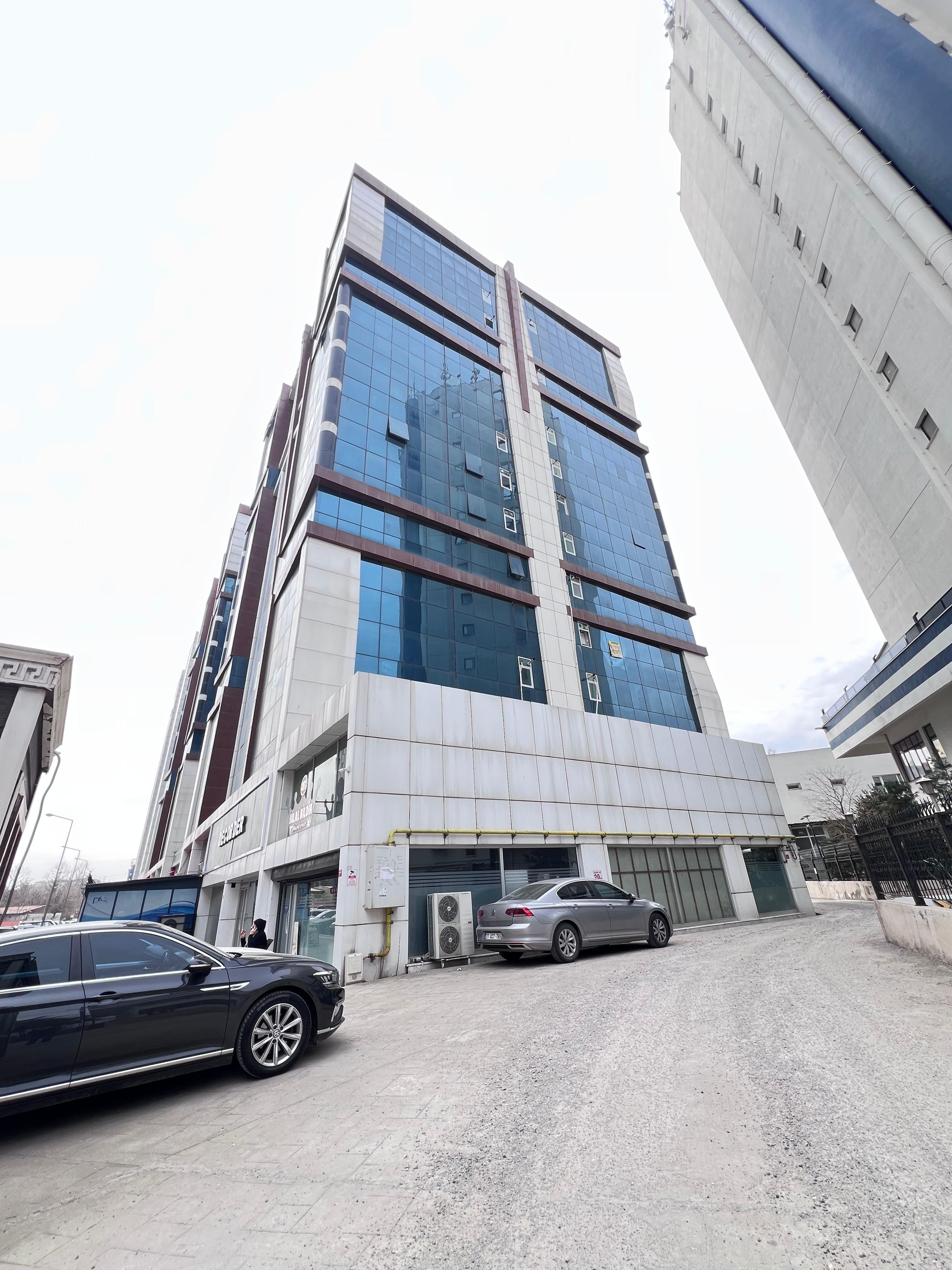 DAĞKAPI ORYIL MY OFFİCE'TE SATILIK 6+2 BÜRO