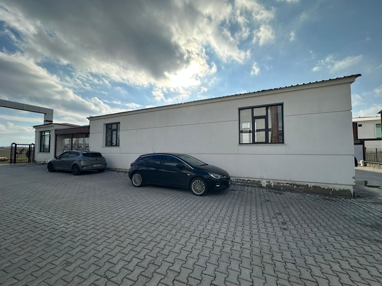 KENT ORMAN 41 VİLLALIK SİTE İÇERİSİNDE SATILIK DÜKKAN